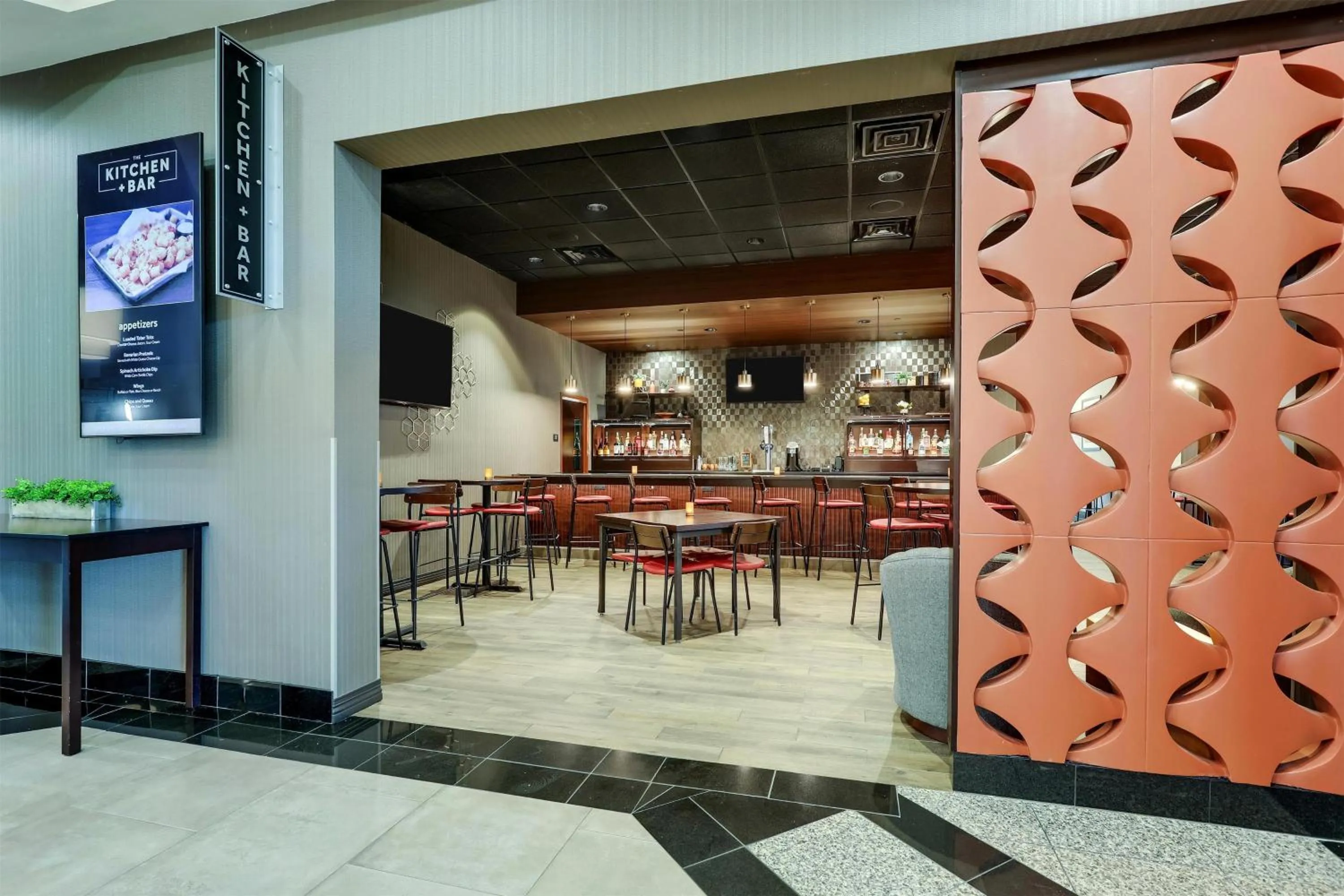 Lounge or bar in Drury Inn & Suites Montgomery