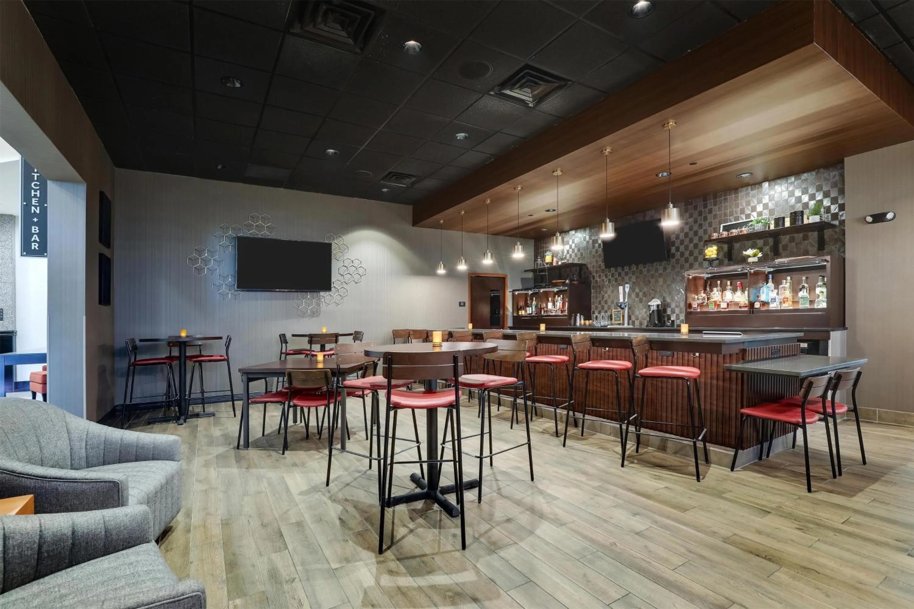 Lounge or bar in Drury Inn & Suites Montgomery