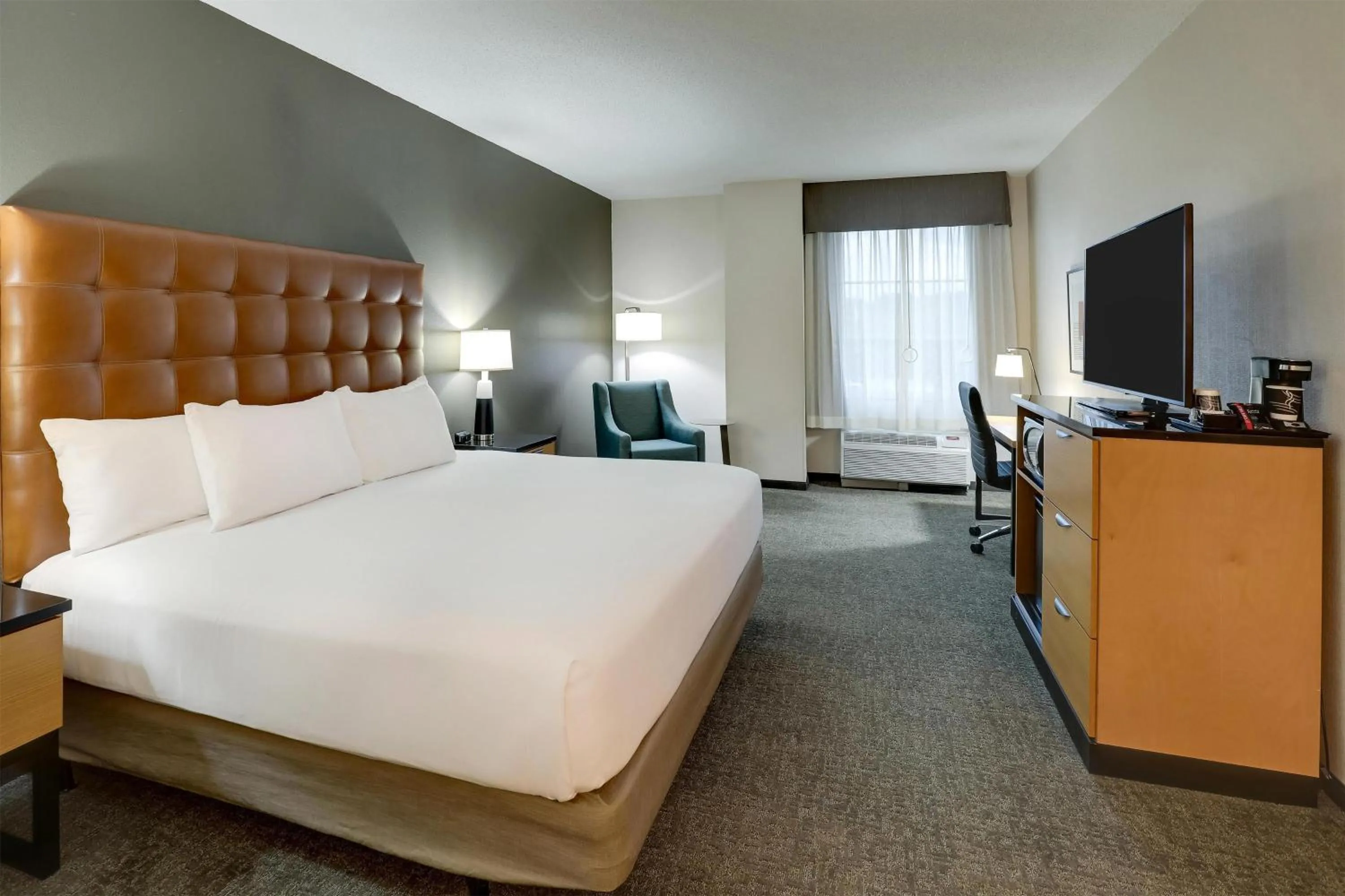 Bedroom, Bed in Drury Inn & Suites Montgomery