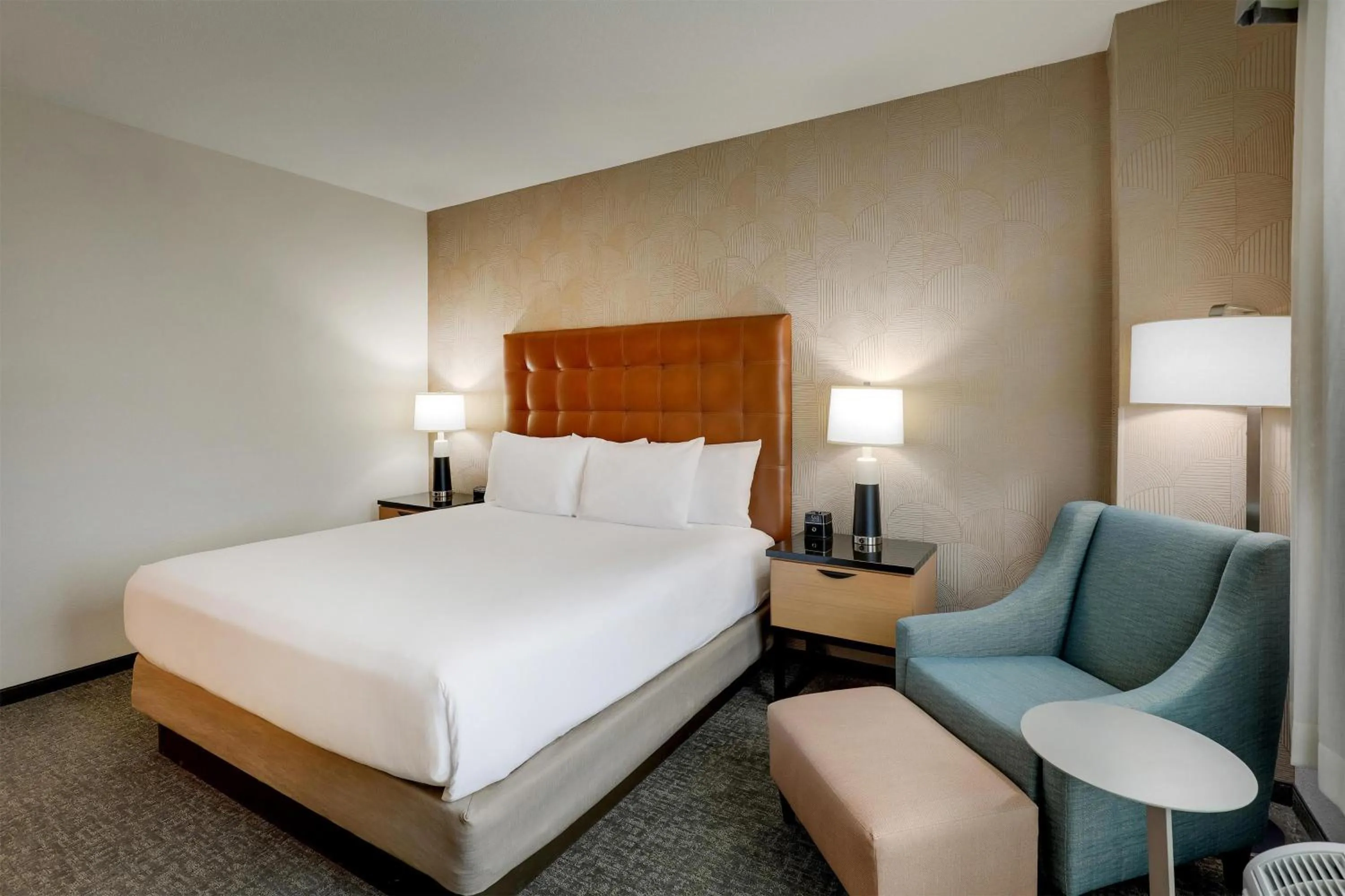 Bedroom, Bed in Drury Inn & Suites Montgomery