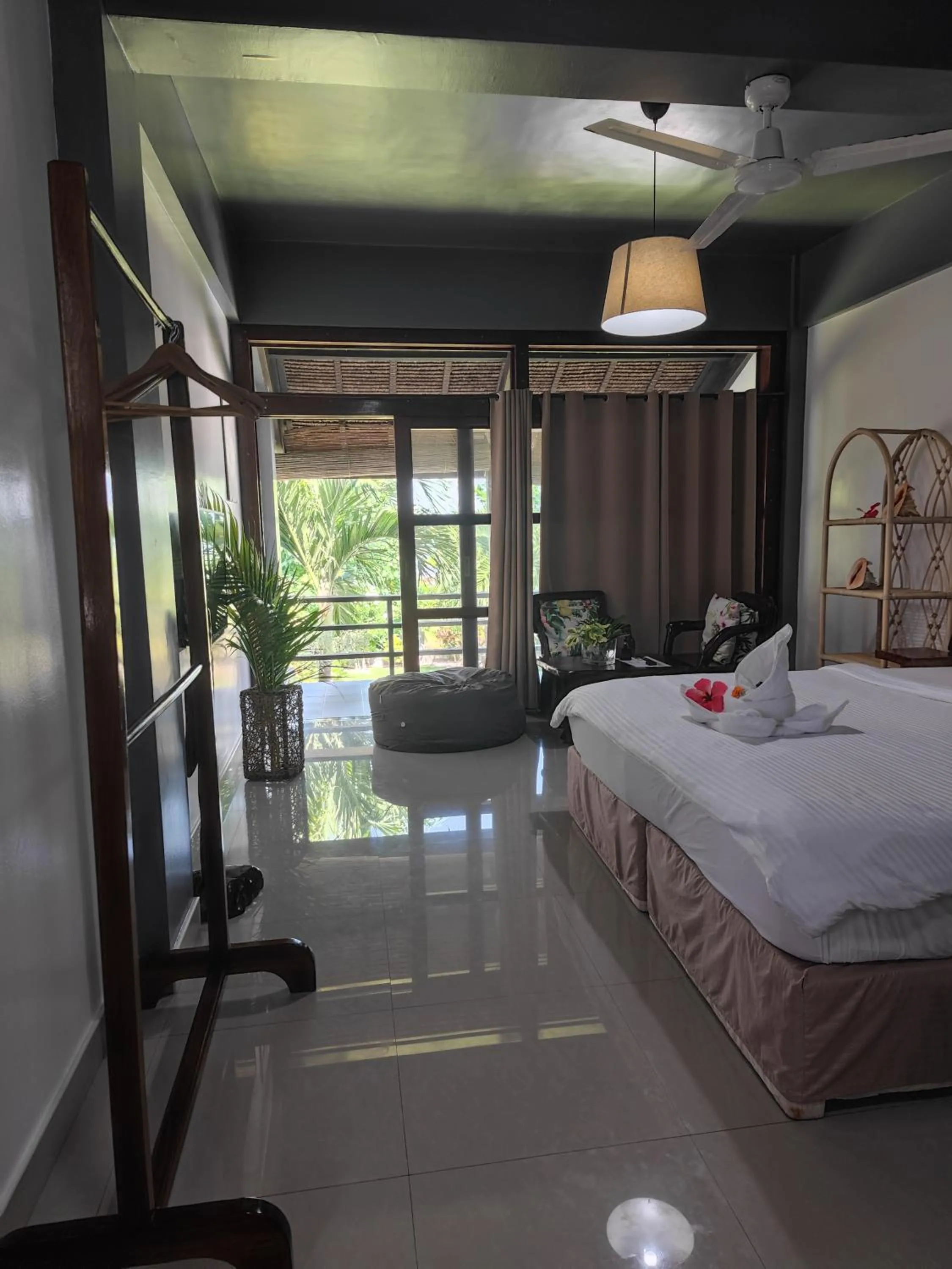 Bed in Daluyong Beach Resort