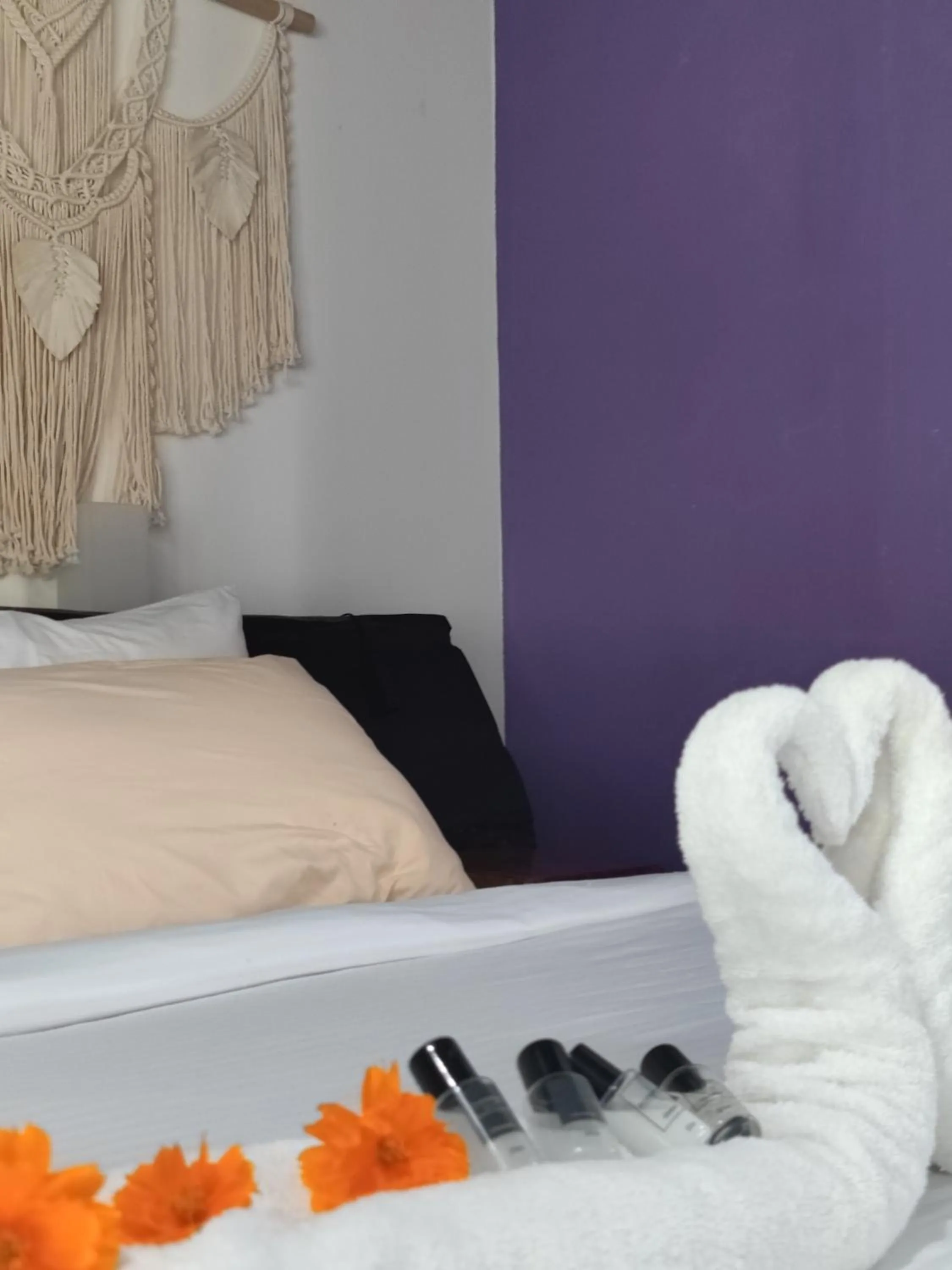 Bed in Daluyong Beach Resort