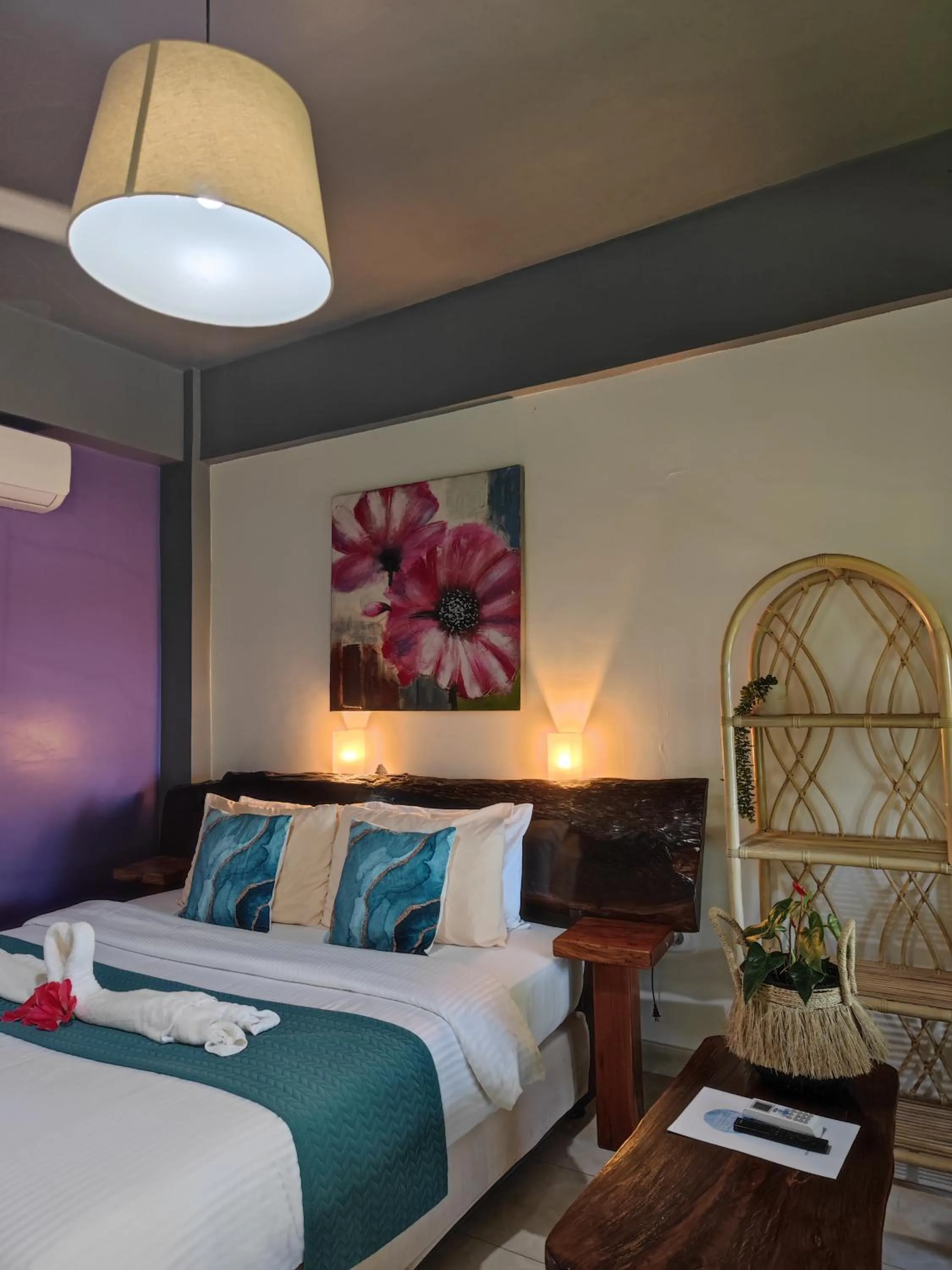 Bed in Daluyong Beach Resort