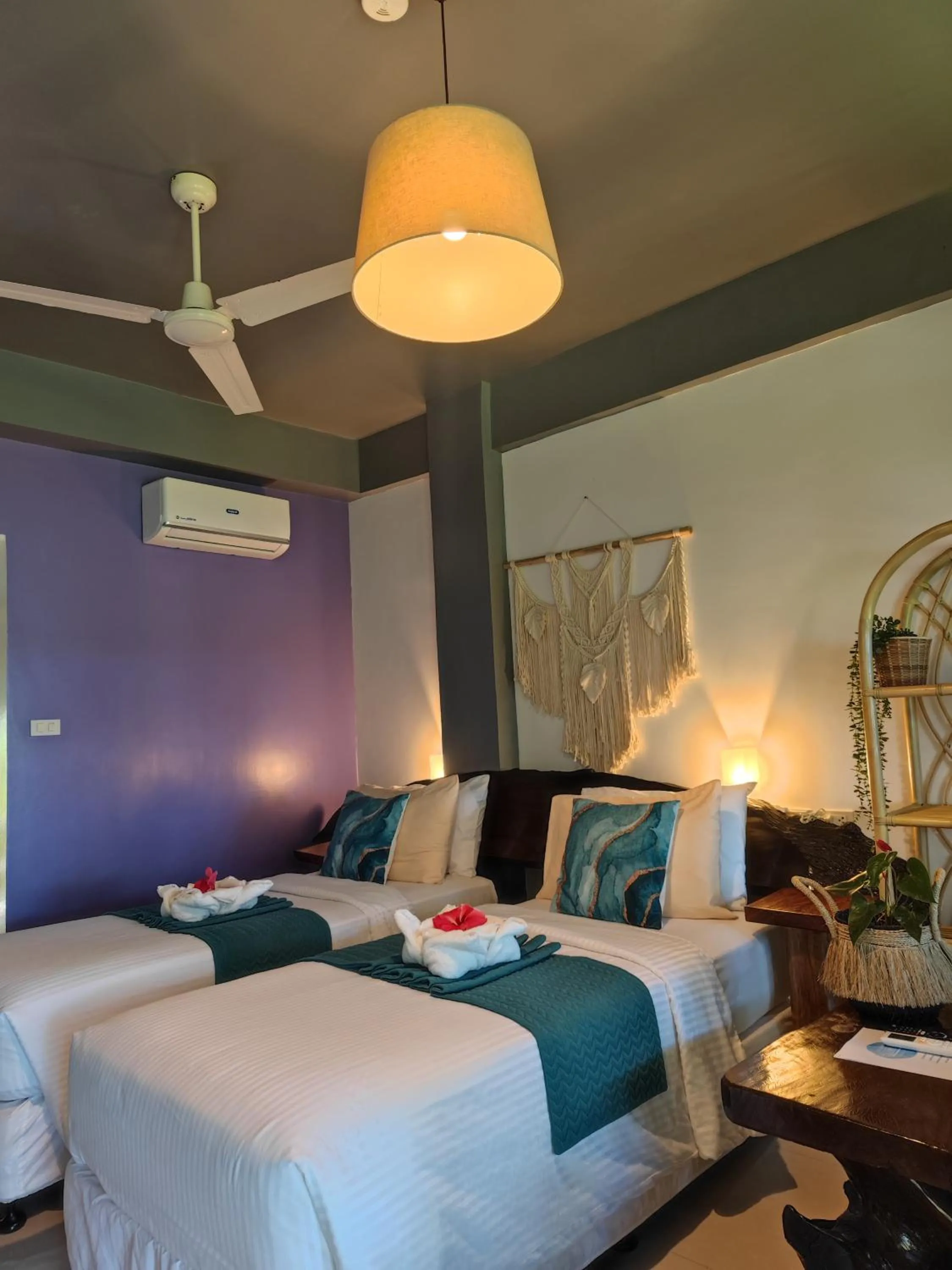 Bed in Daluyong Beach Resort