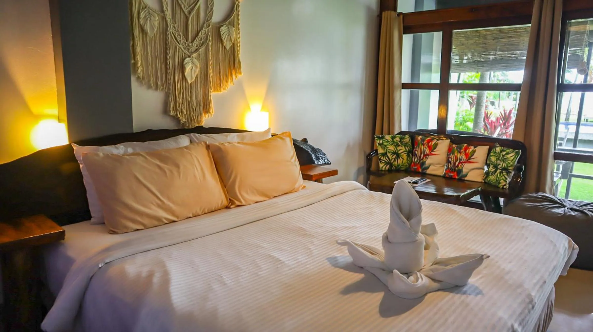 Bed in Daluyong Beach Resort