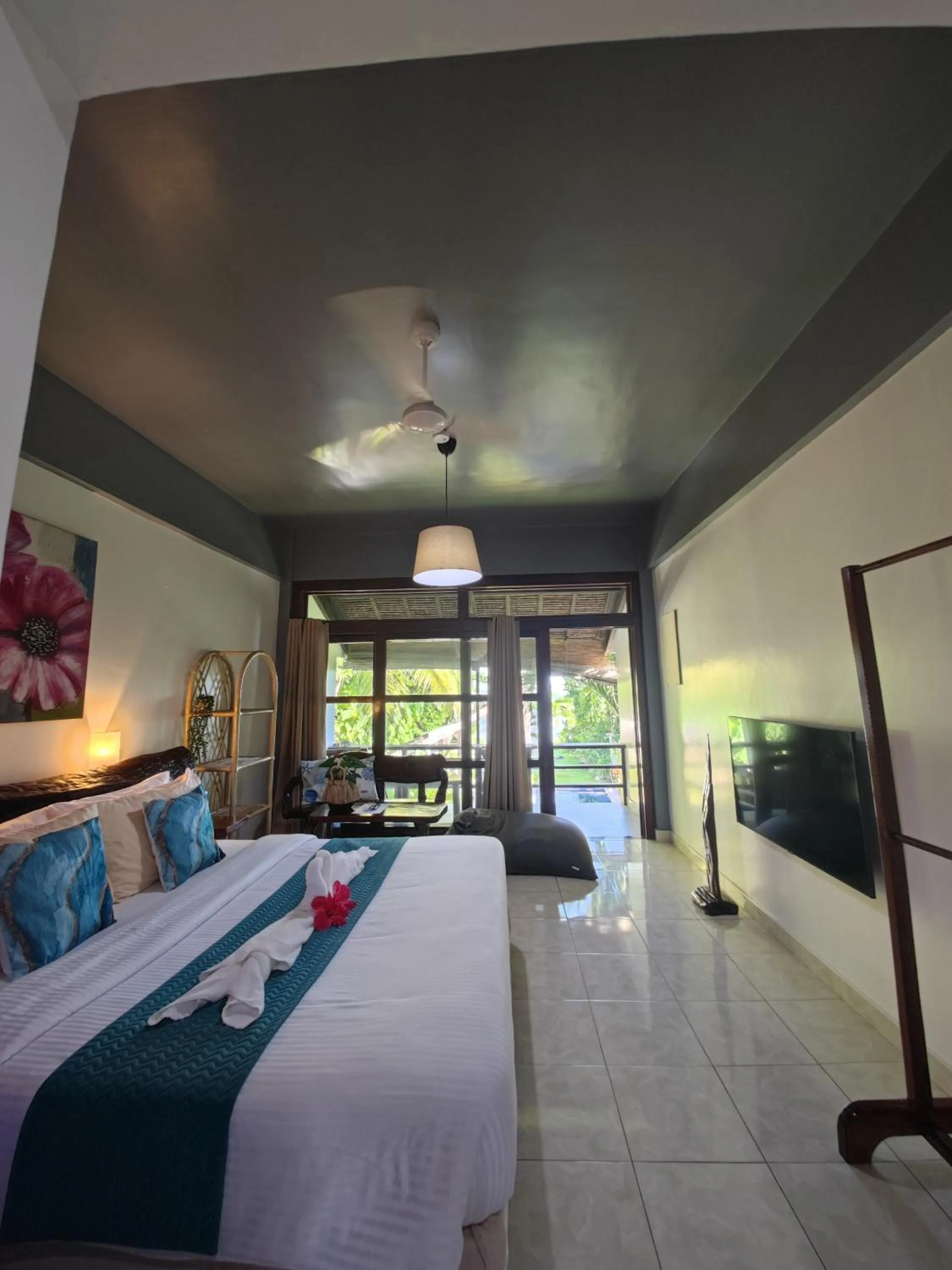 Bed in Daluyong Beach Resort