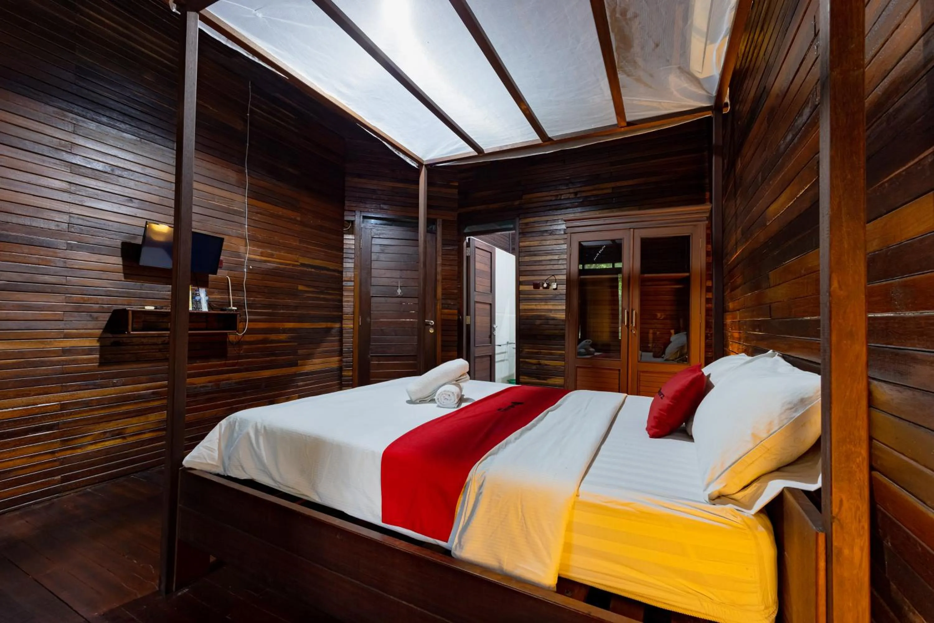 Bedroom, Bed in RedDoorz Resort @ Taman Wisata Mangrove