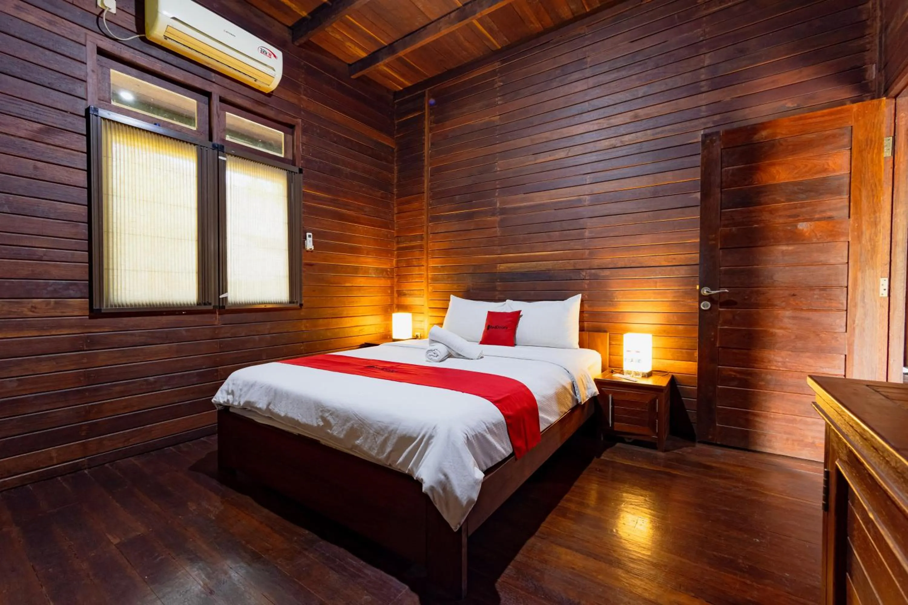 Bedroom, Bed in RedDoorz Resort @ Taman Wisata Mangrove