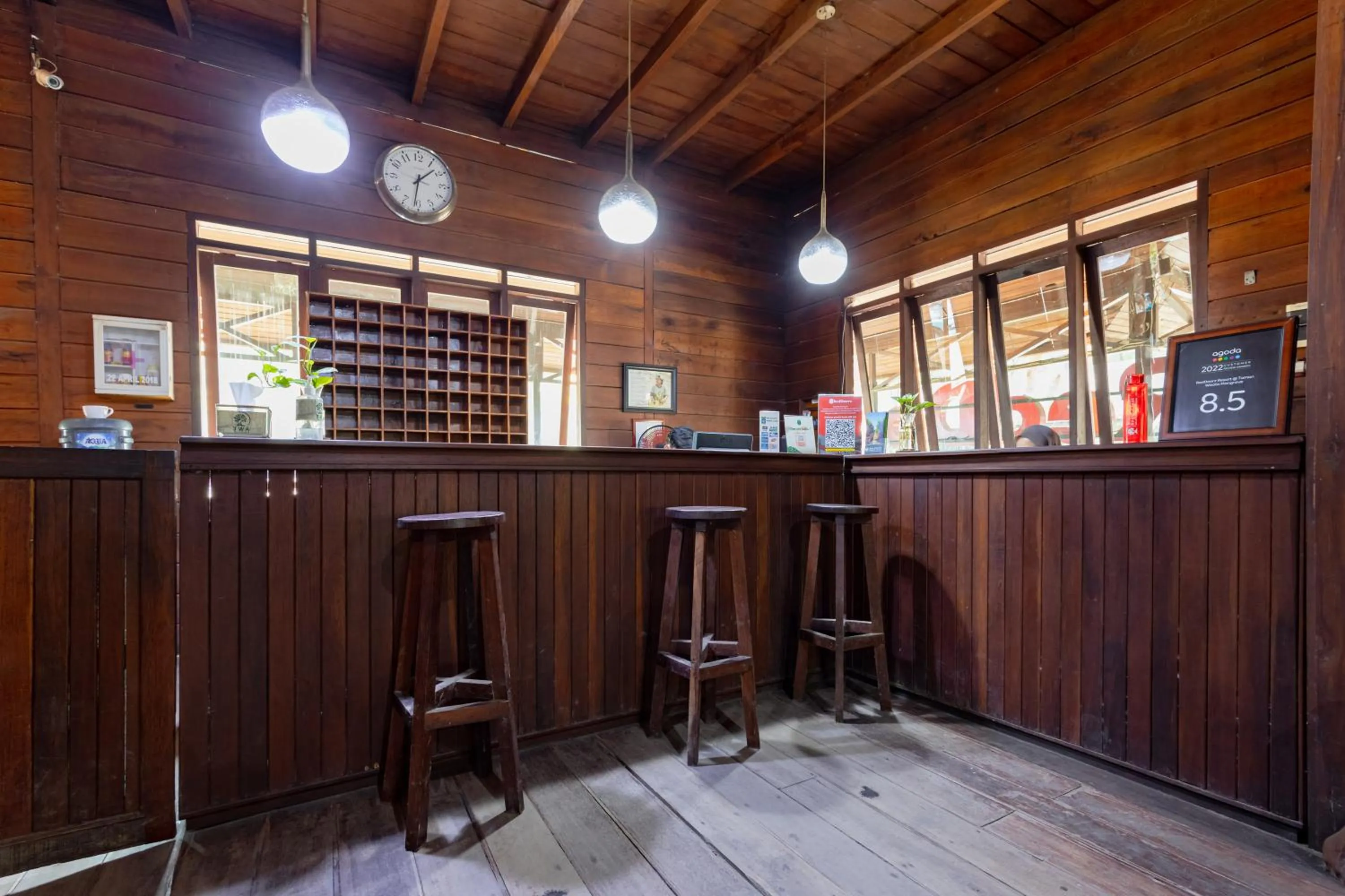 Lobby or reception in RedDoorz Resort @ Taman Wisata Mangrove