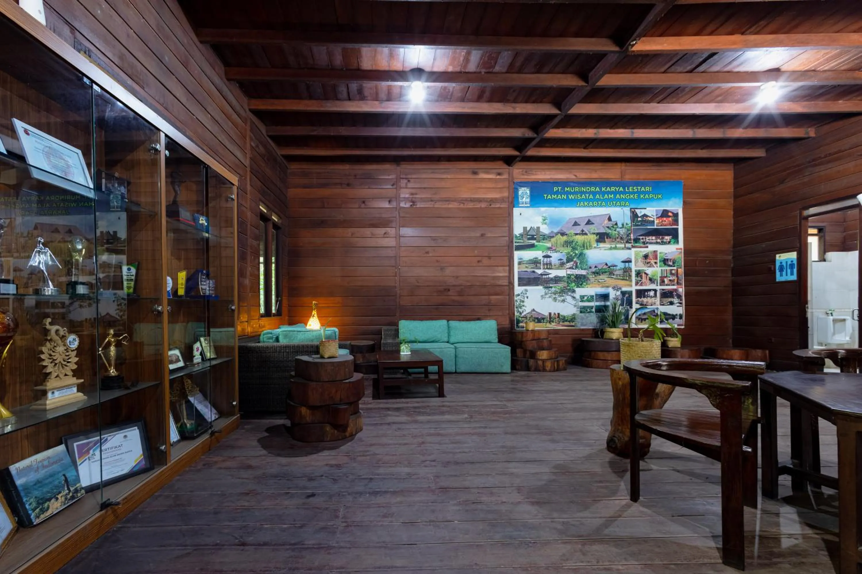 Lobby or reception in RedDoorz Resort @ Taman Wisata Mangrove