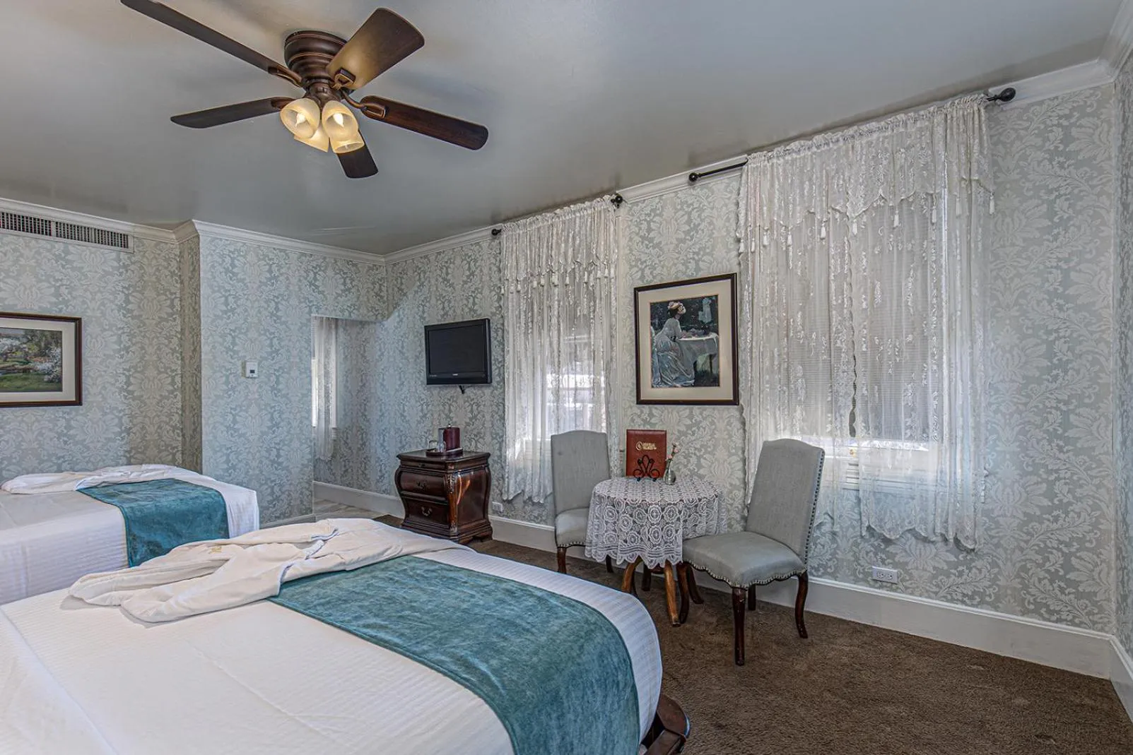 Bed in General Palmer Hotel