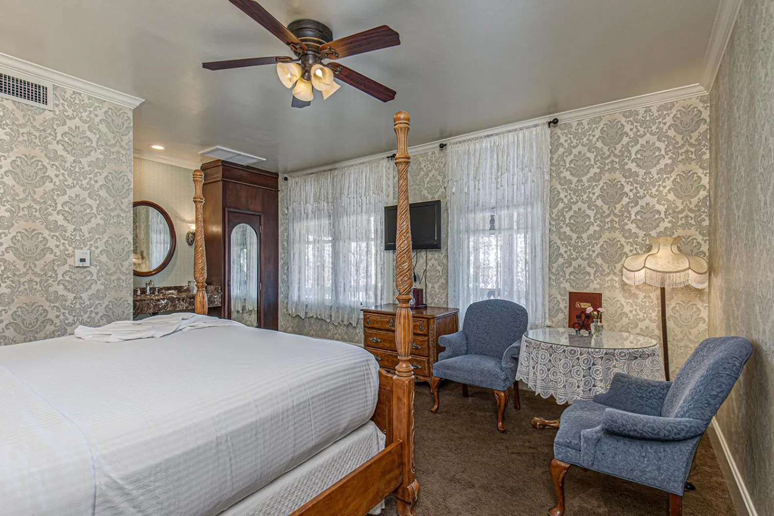 Bed in General Palmer Hotel