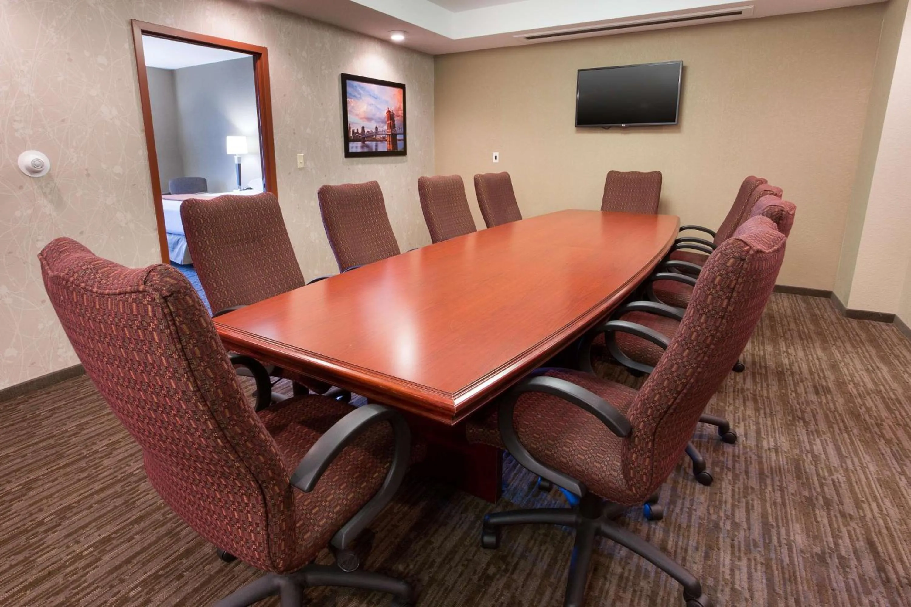 Bedroom in Drury Inn & Suites Cincinnati Sharonville