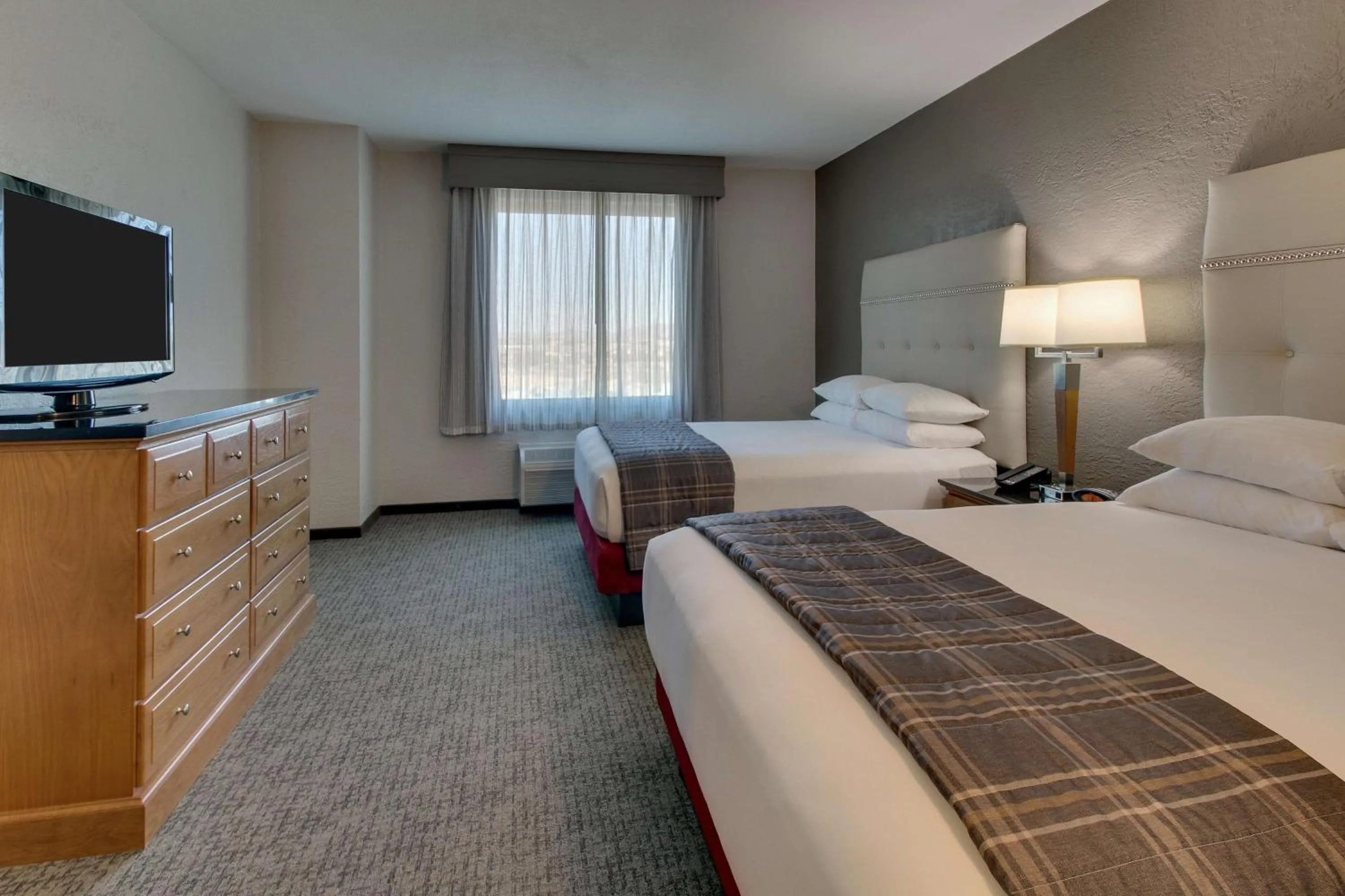 Photo of the whole room, Bed in Drury Inn & Suites Phoenix Happy Valley