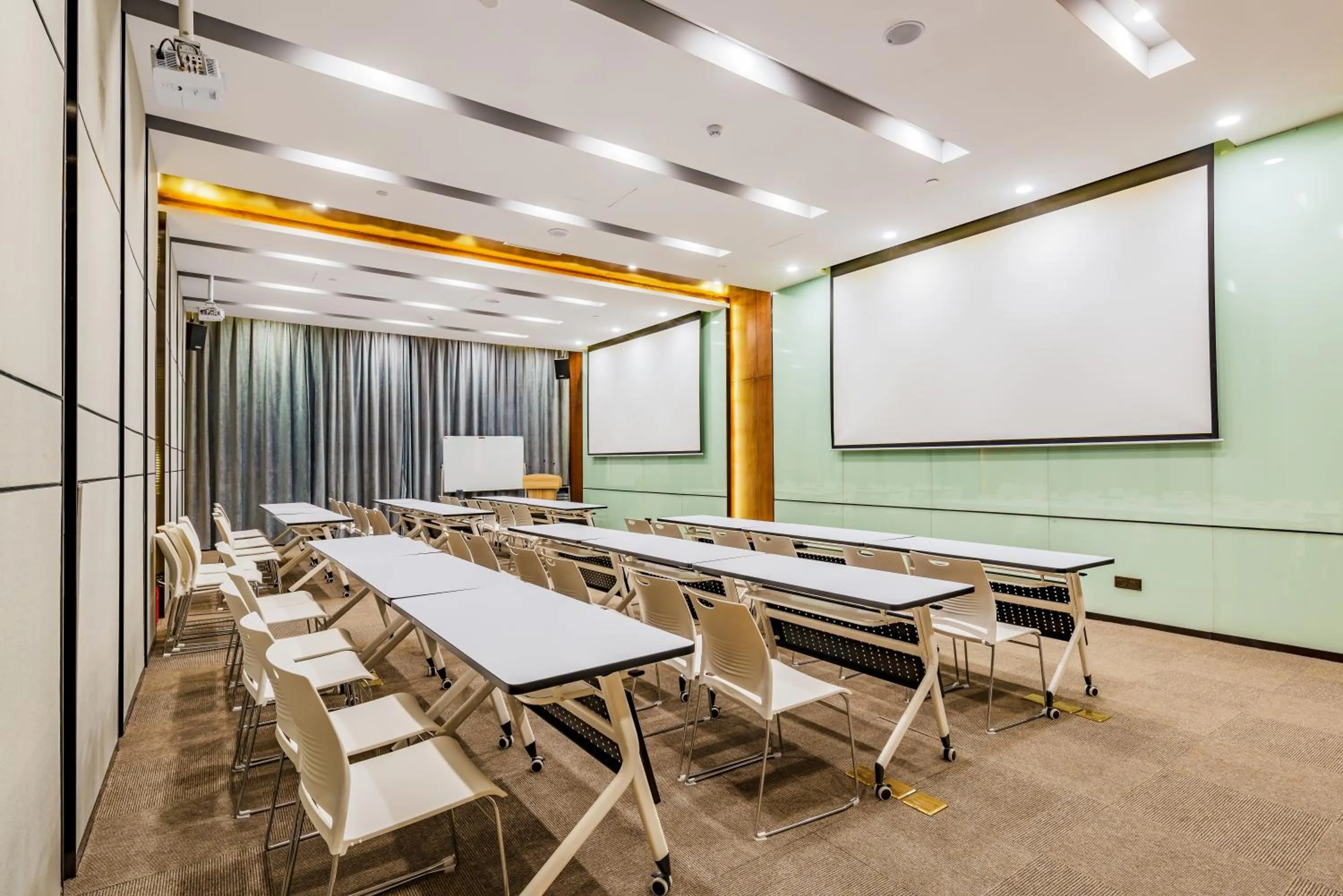 Meeting/conference room in Atour Hotel (Wenzhou International Airport Olympic Sports Center)