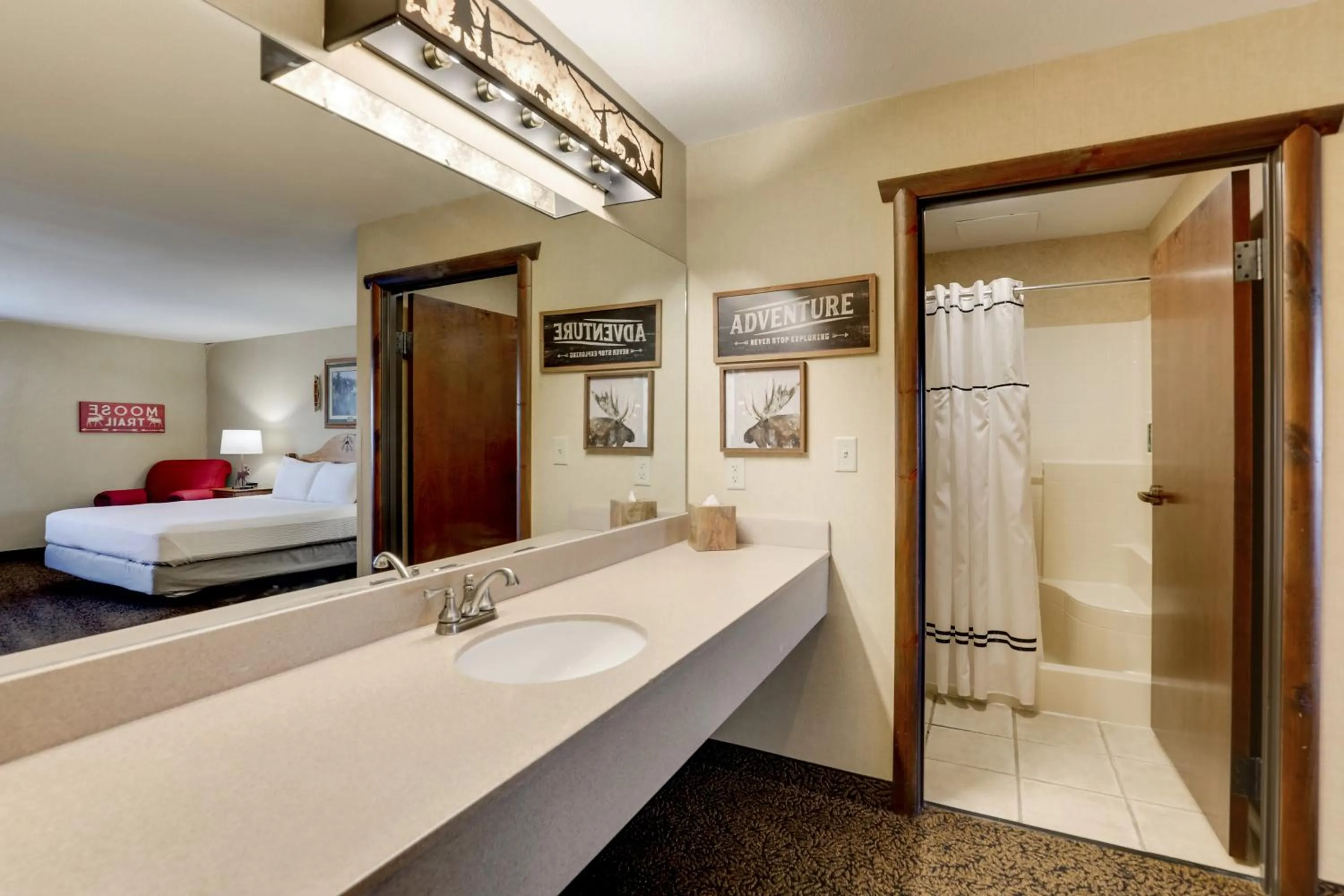 Bathroom, Bed in Stoney Creek Hotel Columbia