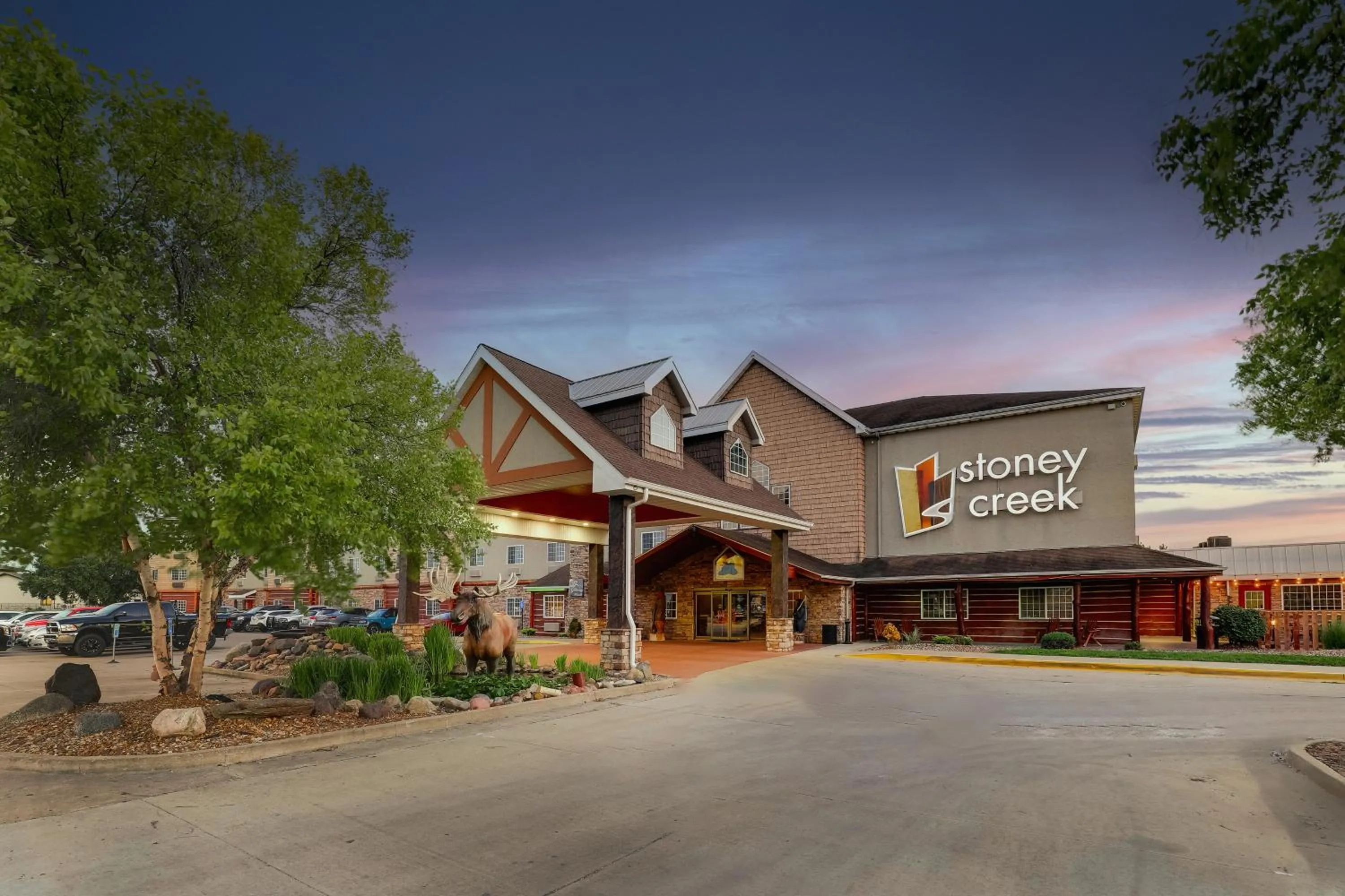Property building in Stoney Creek Hotel Columbia