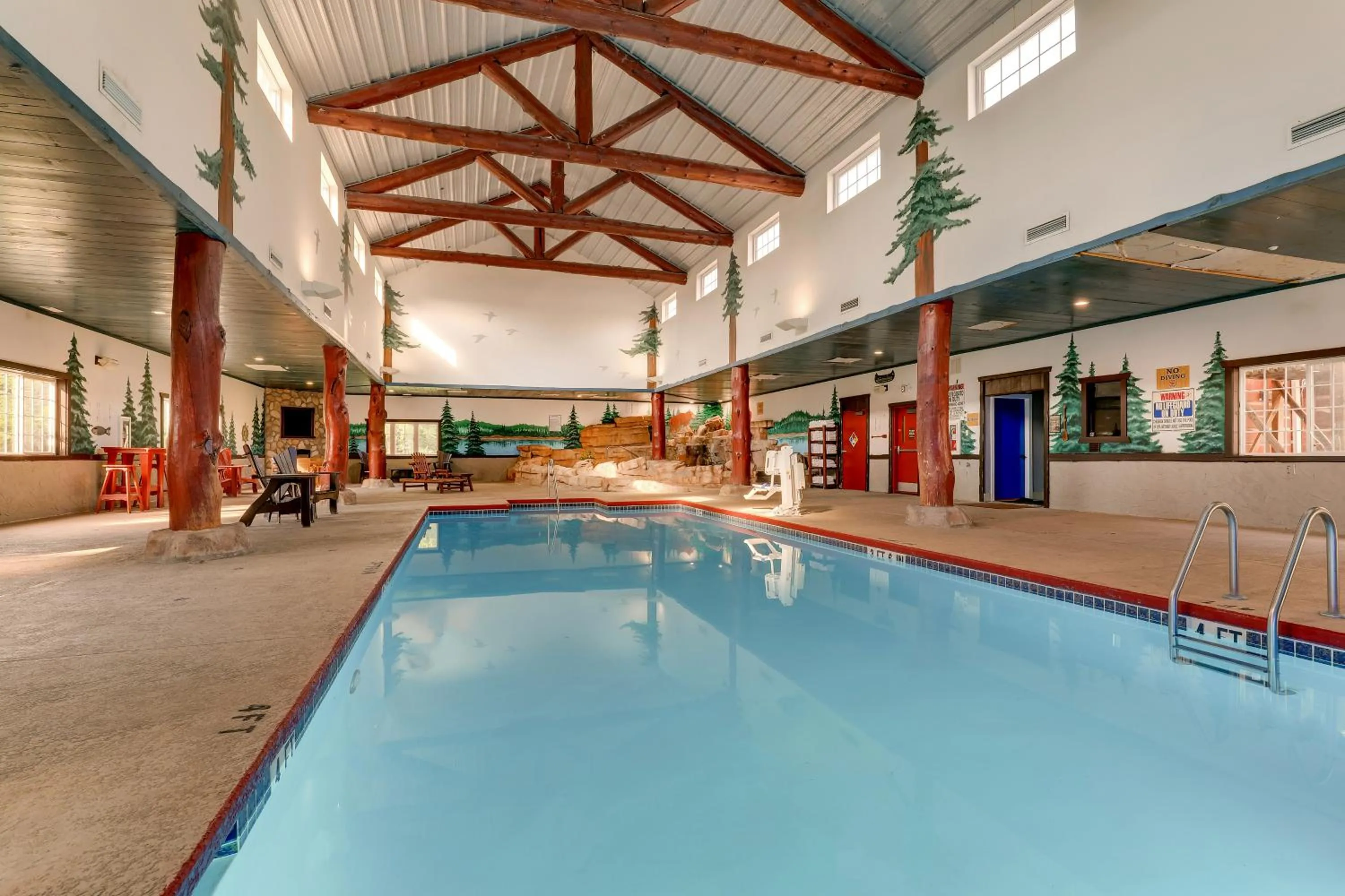 Swimming pool in Stoney Creek Hotel Columbia