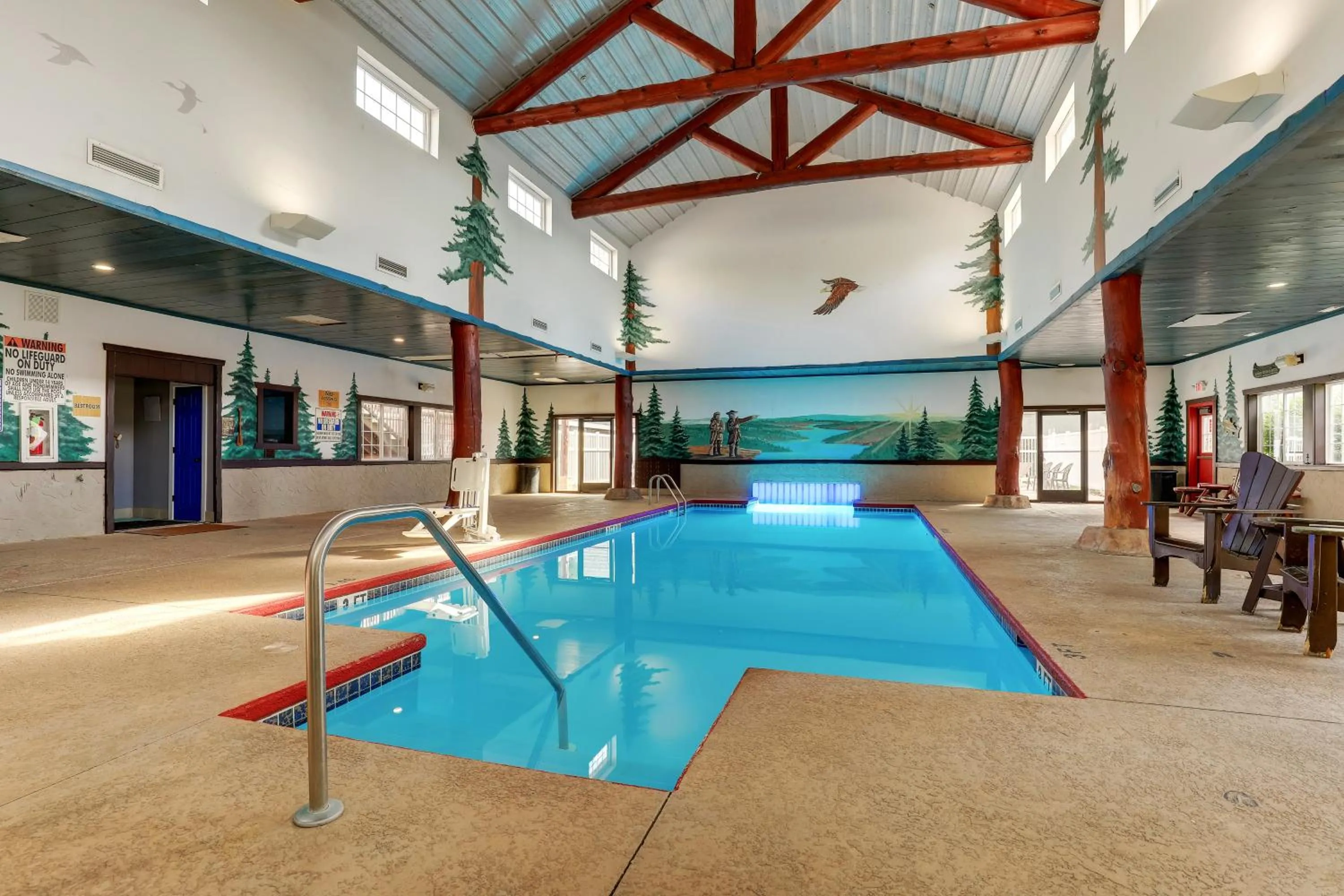 Swimming pool in Stoney Creek Hotel Columbia