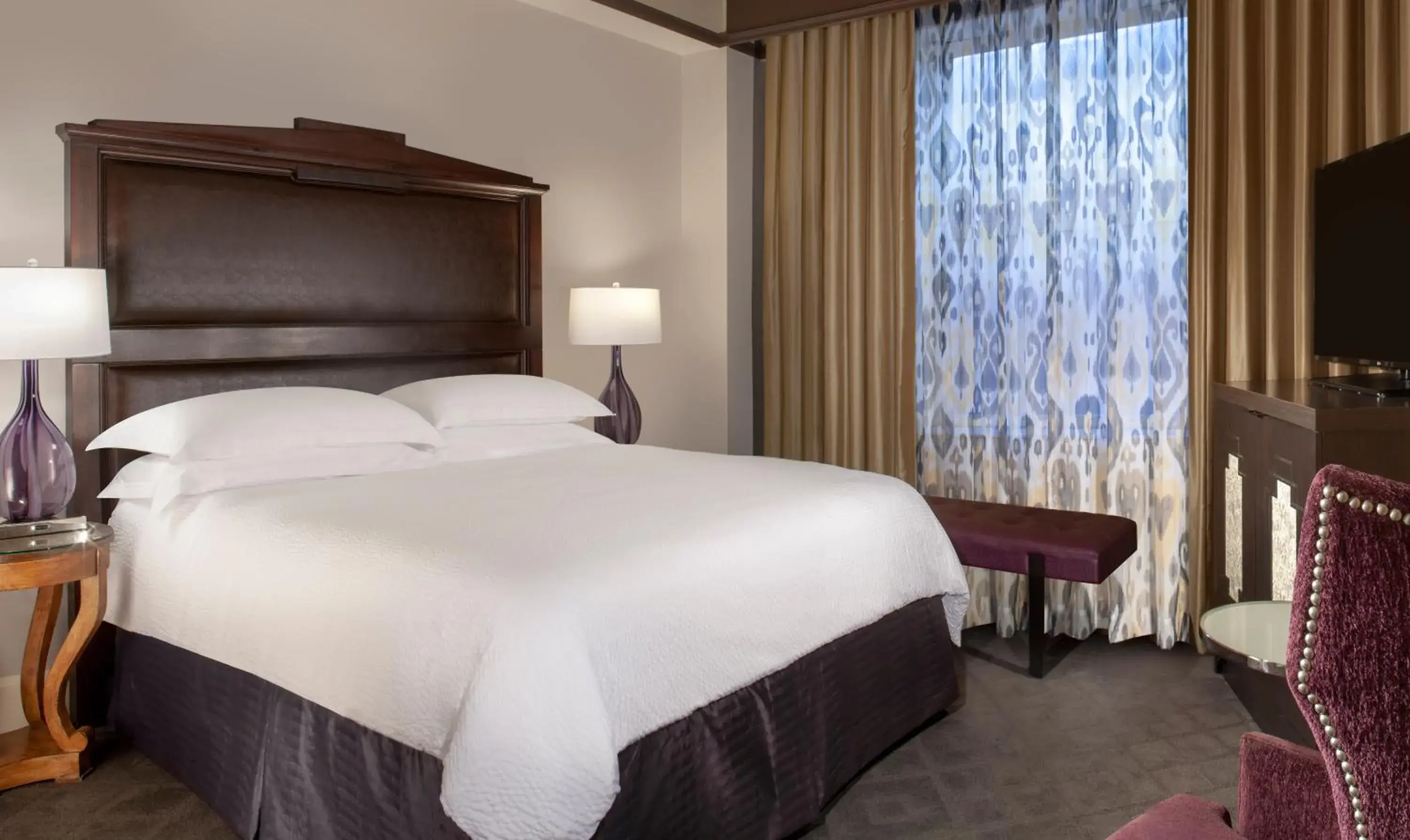 Signature King Room in The Ashton Hotel Signature King Room in The Ashton Hotel