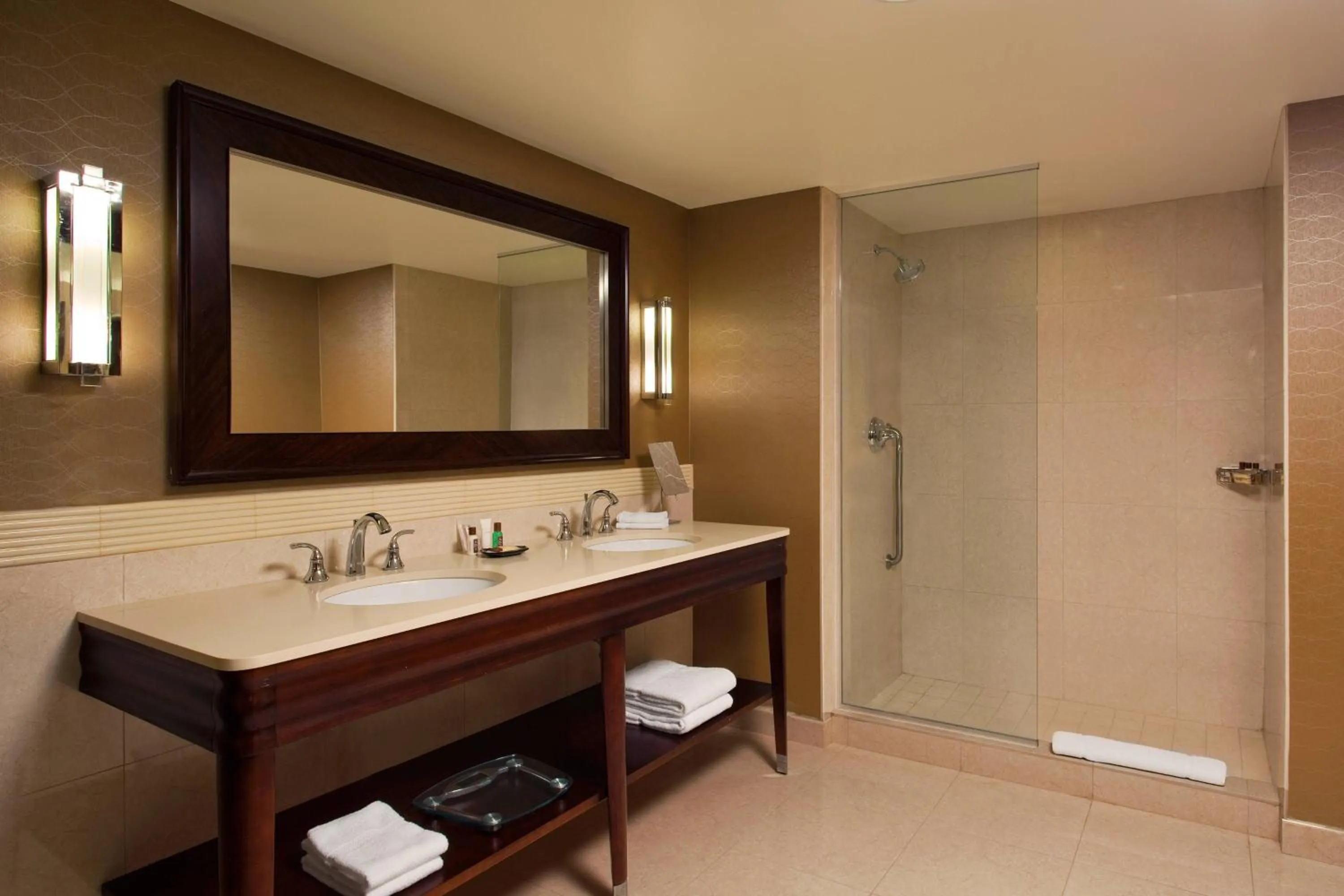 Bathroom in Sheraton Valley Forge King of Prussia