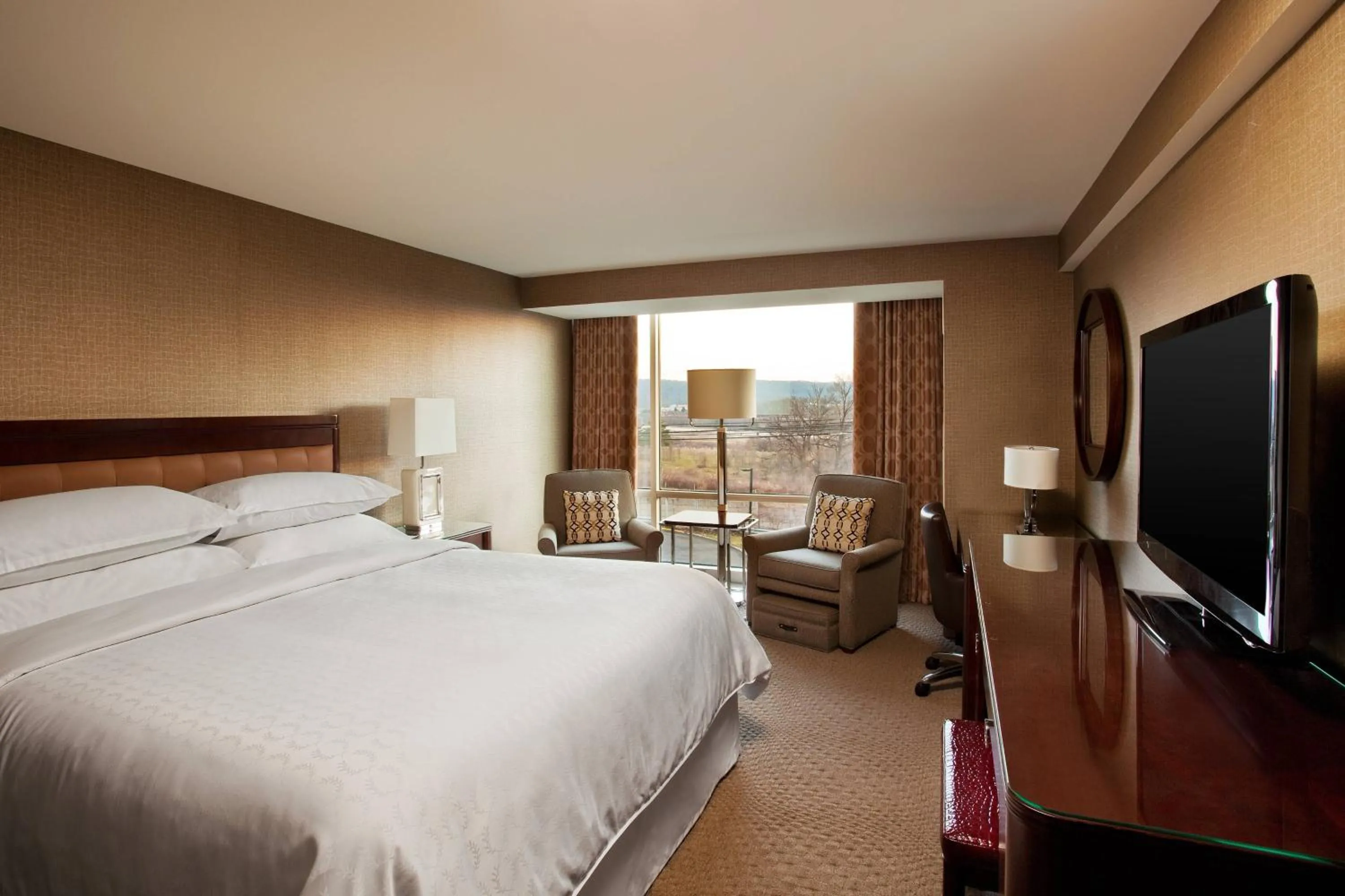 Photo of the whole room, Bed in Sheraton Valley Forge King of Prussia