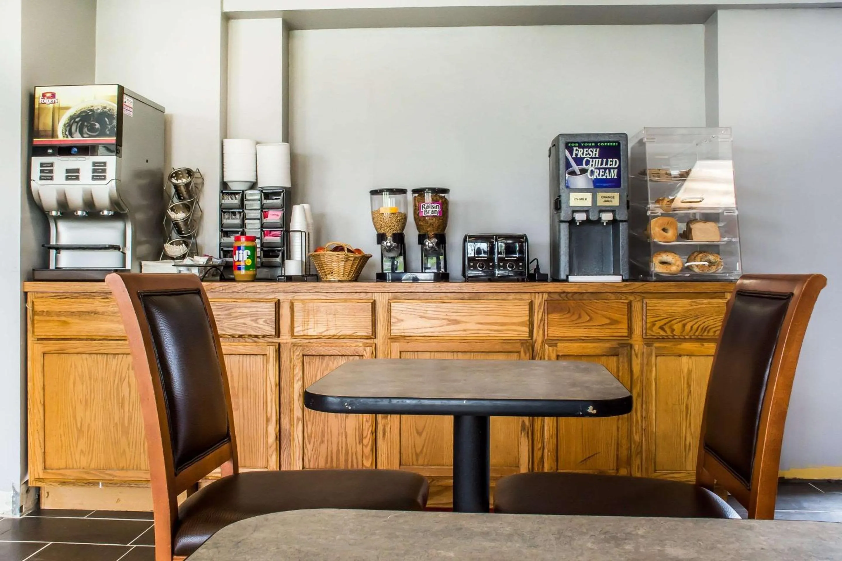 Restaurant/places to eat in Econo Lodge