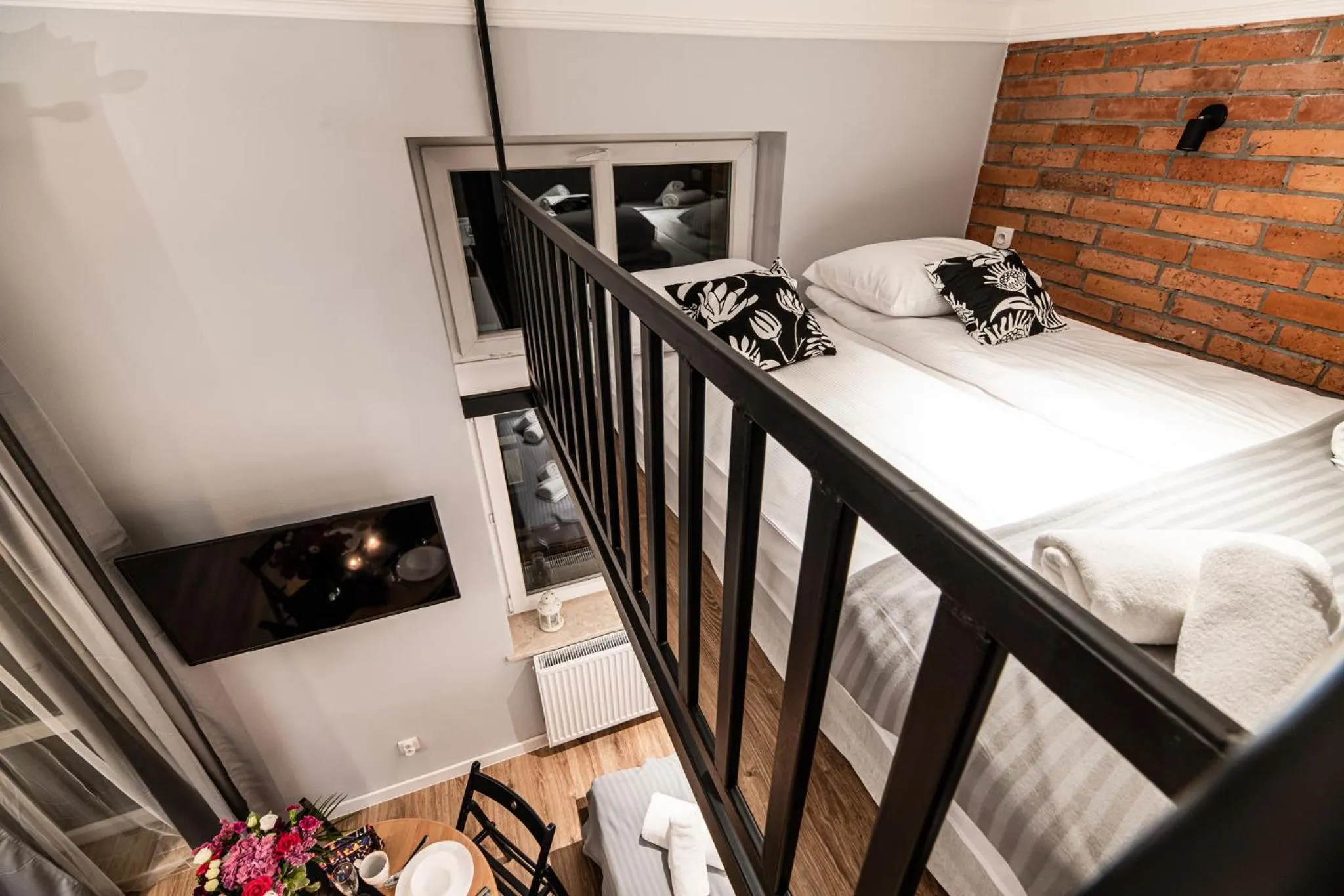 Bed in Lubomirskiego 23 Residence - great location, 10 min to Main Square by foot, right next to Main Rail and Bus Station