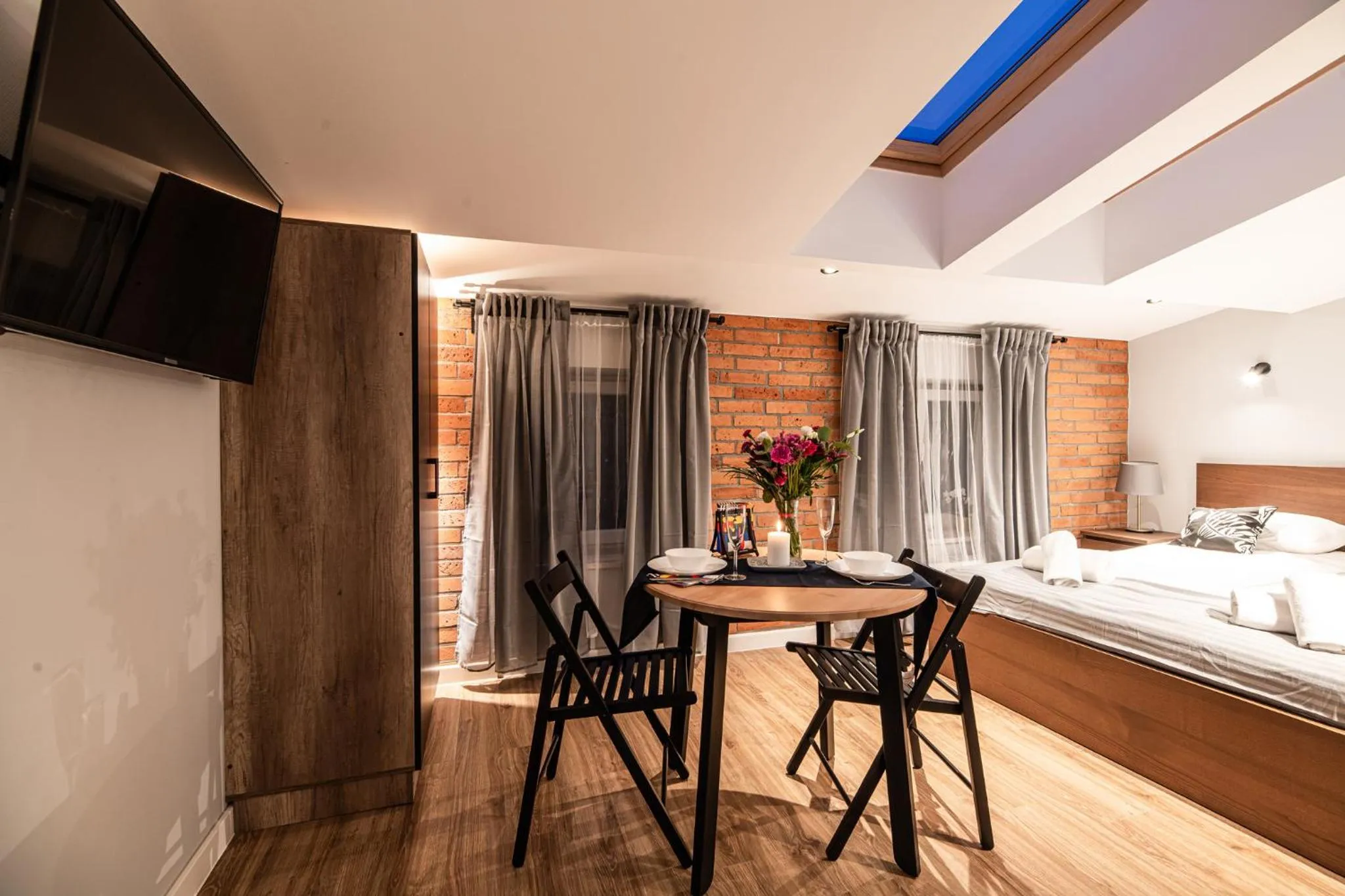 Dining area, Bed in Lubomirskiego 23 Residence - great location, 10 min to Main Square by foot, right next to Main Rail and Bus Station