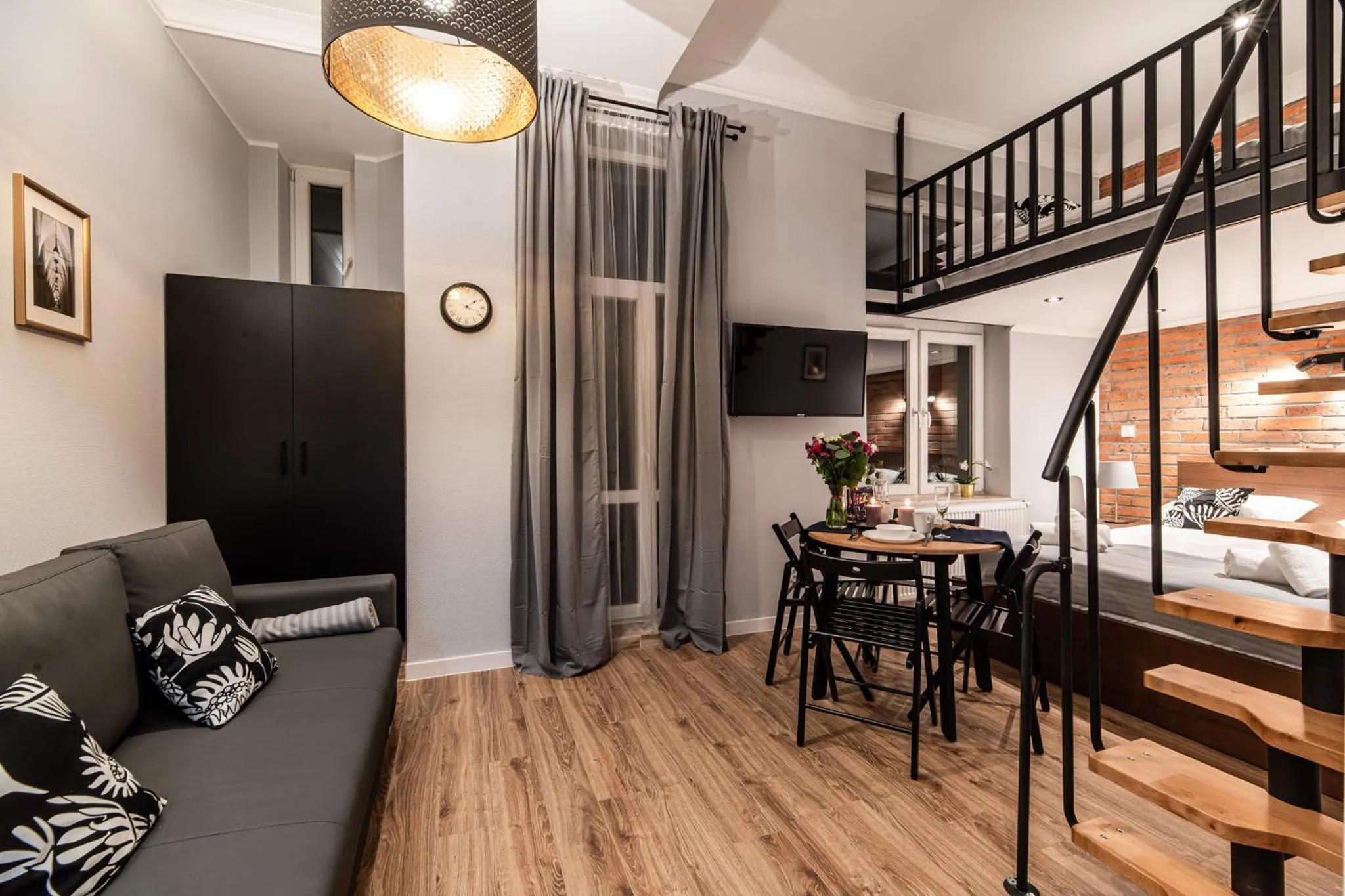 TV and multimedia in Lubomirskiego 23 Residence - great location, 10 min to Main Square by foot, right next to Main Rail and Bus Station