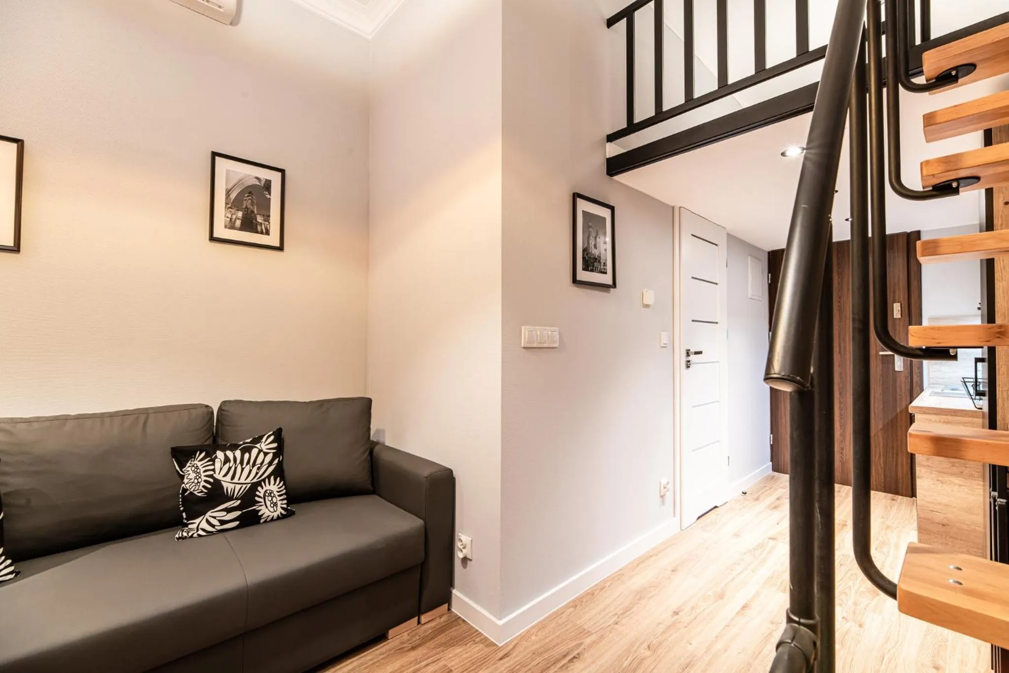 Living room in Lubomirskiego 23 Residence - great location, 10 min to Main Square by foot, right next to Main Rail and Bus Station