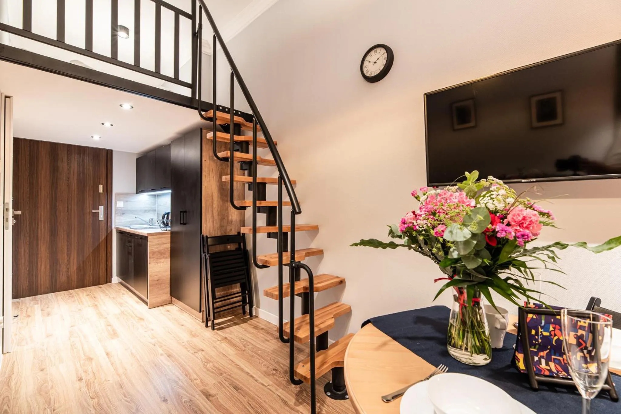 Living room in Lubomirskiego 23 Residence - great location, 10 min to Main Square by foot, right next to Main Rail and Bus Station