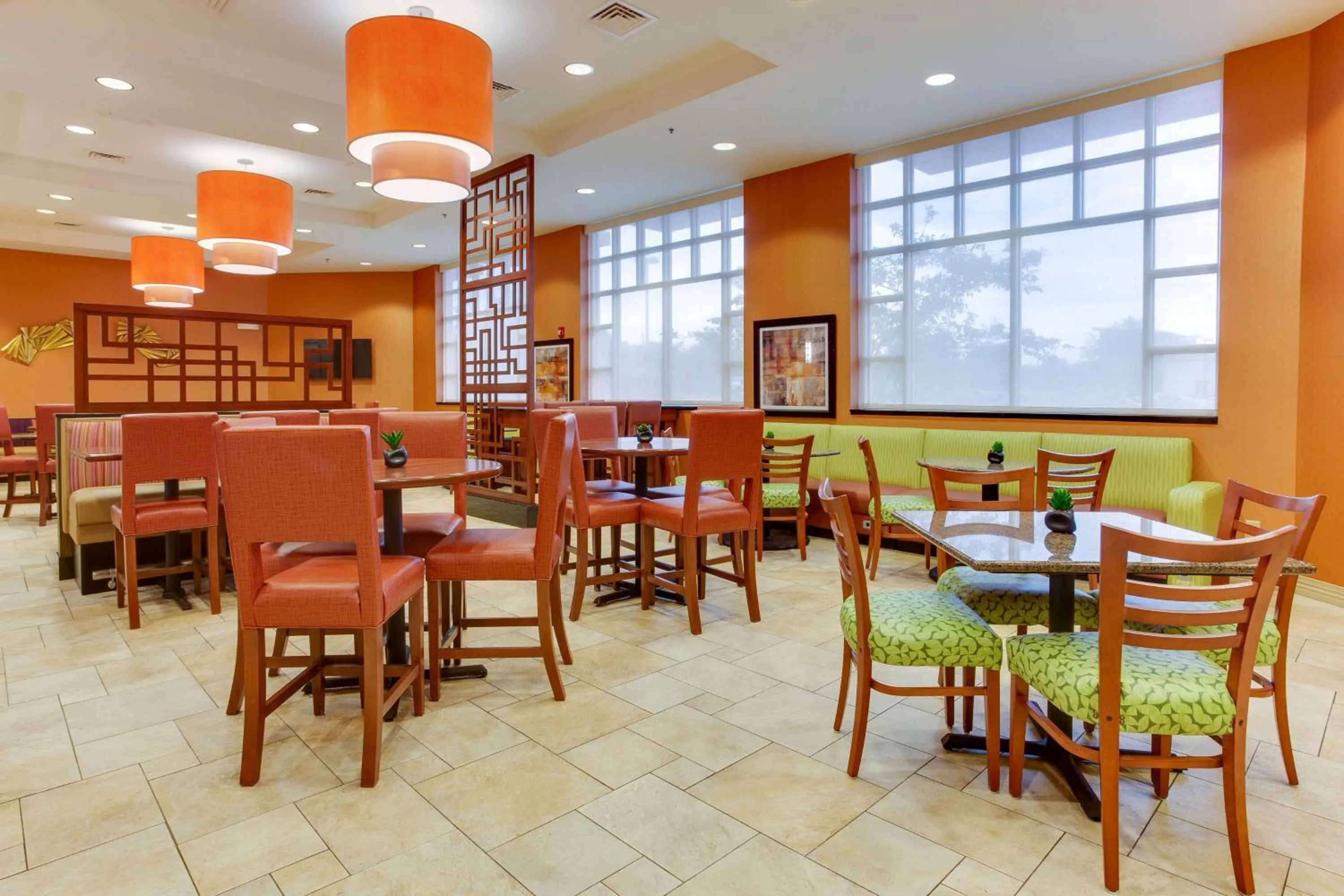 Restaurant/places to eat in Drury Inn & Suites West Des Moines