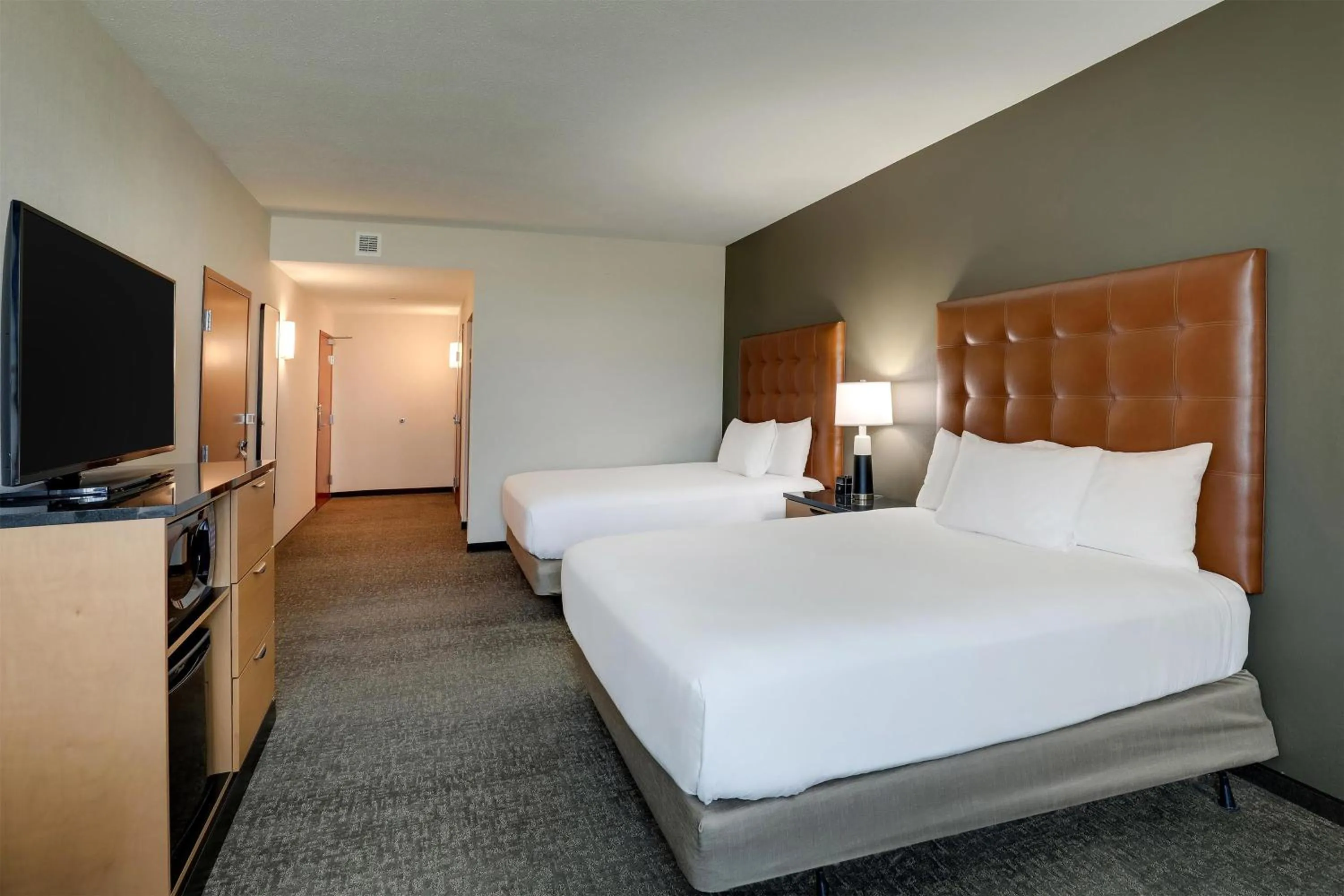 Bedroom, Bed in Drury Inn & Suites Dayton North