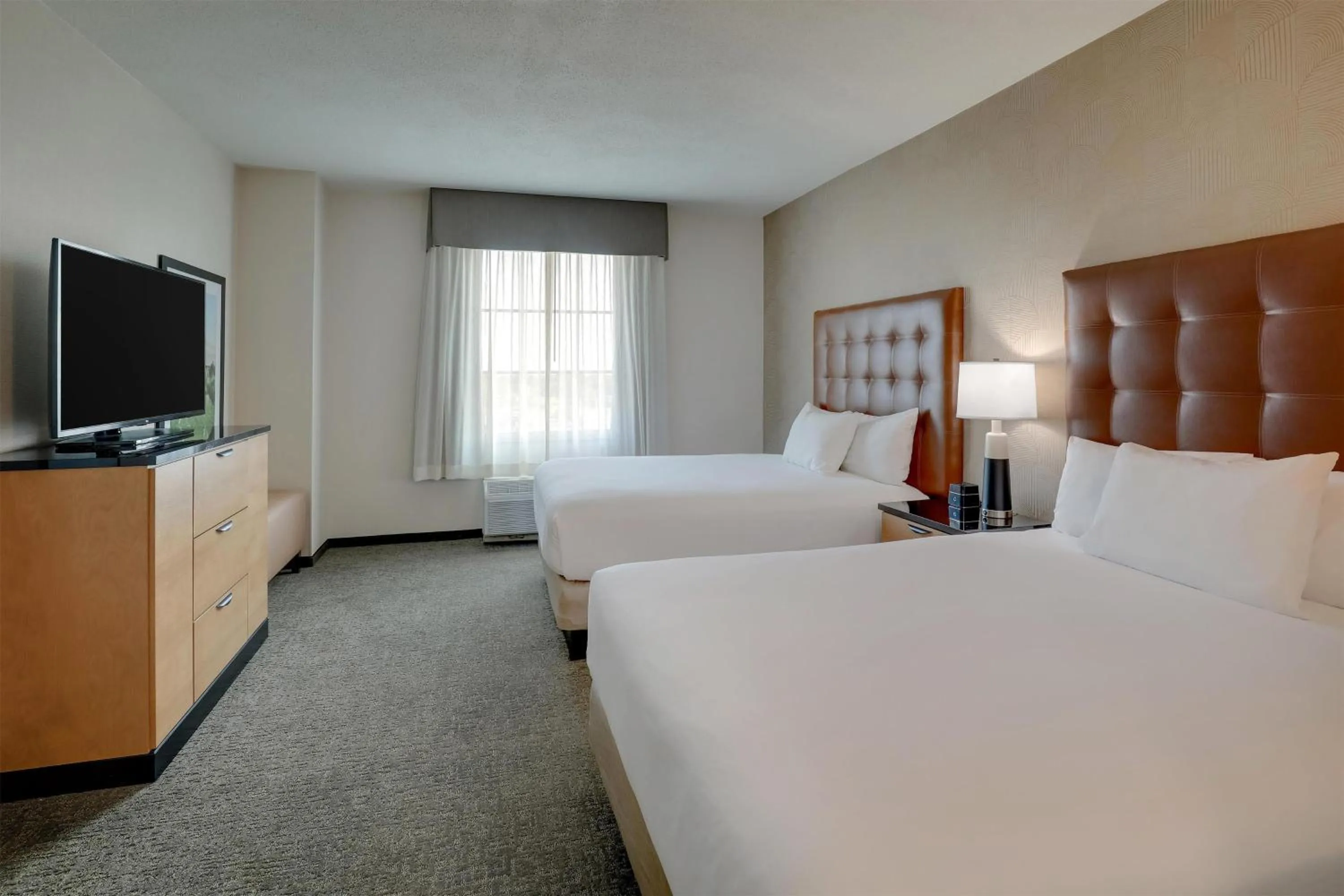 Bedroom, Bed in Drury Inn & Suites Dayton North