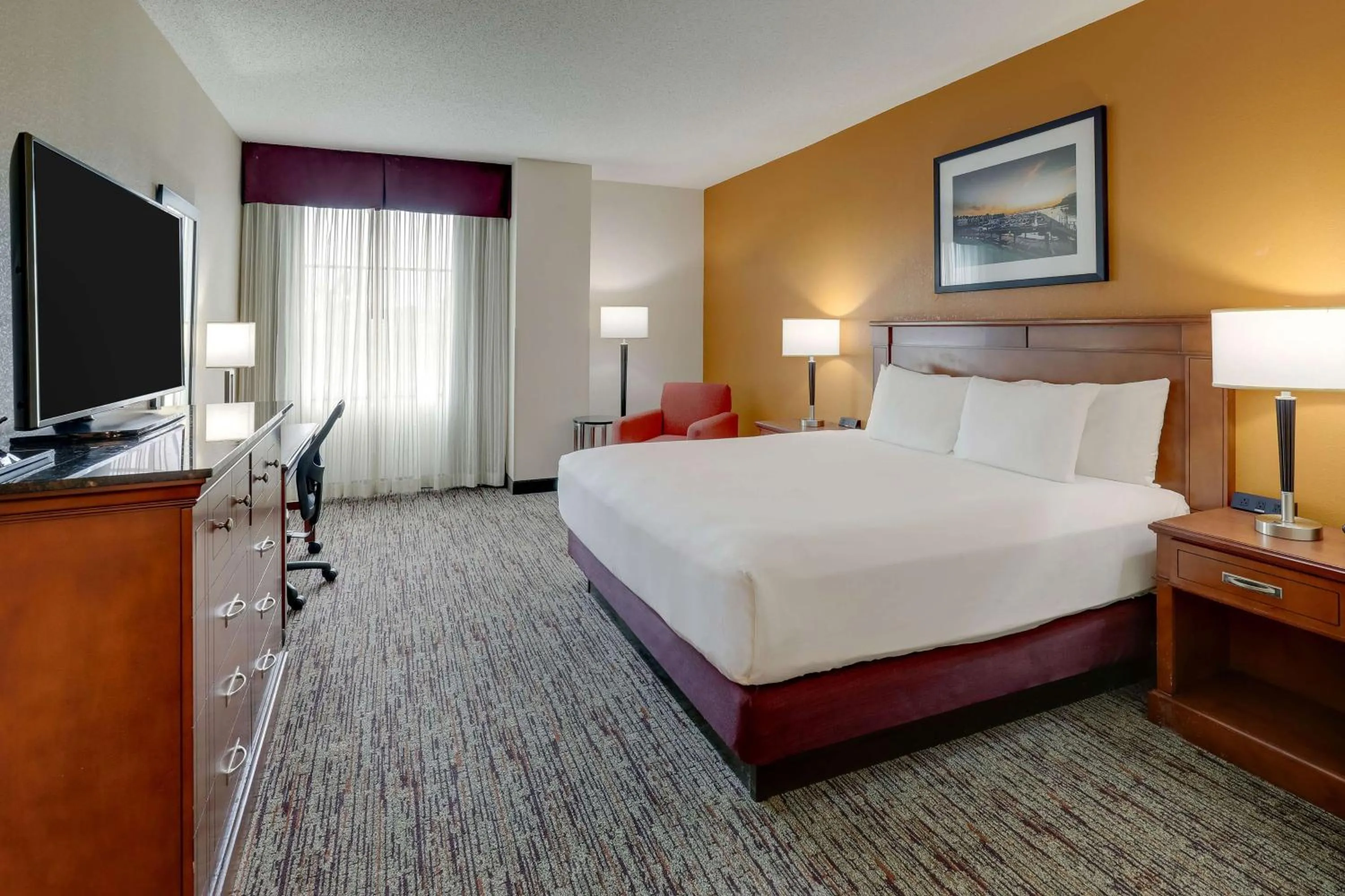 Bedroom, Bed in Drury Inn & Suites Charlotte Northlake