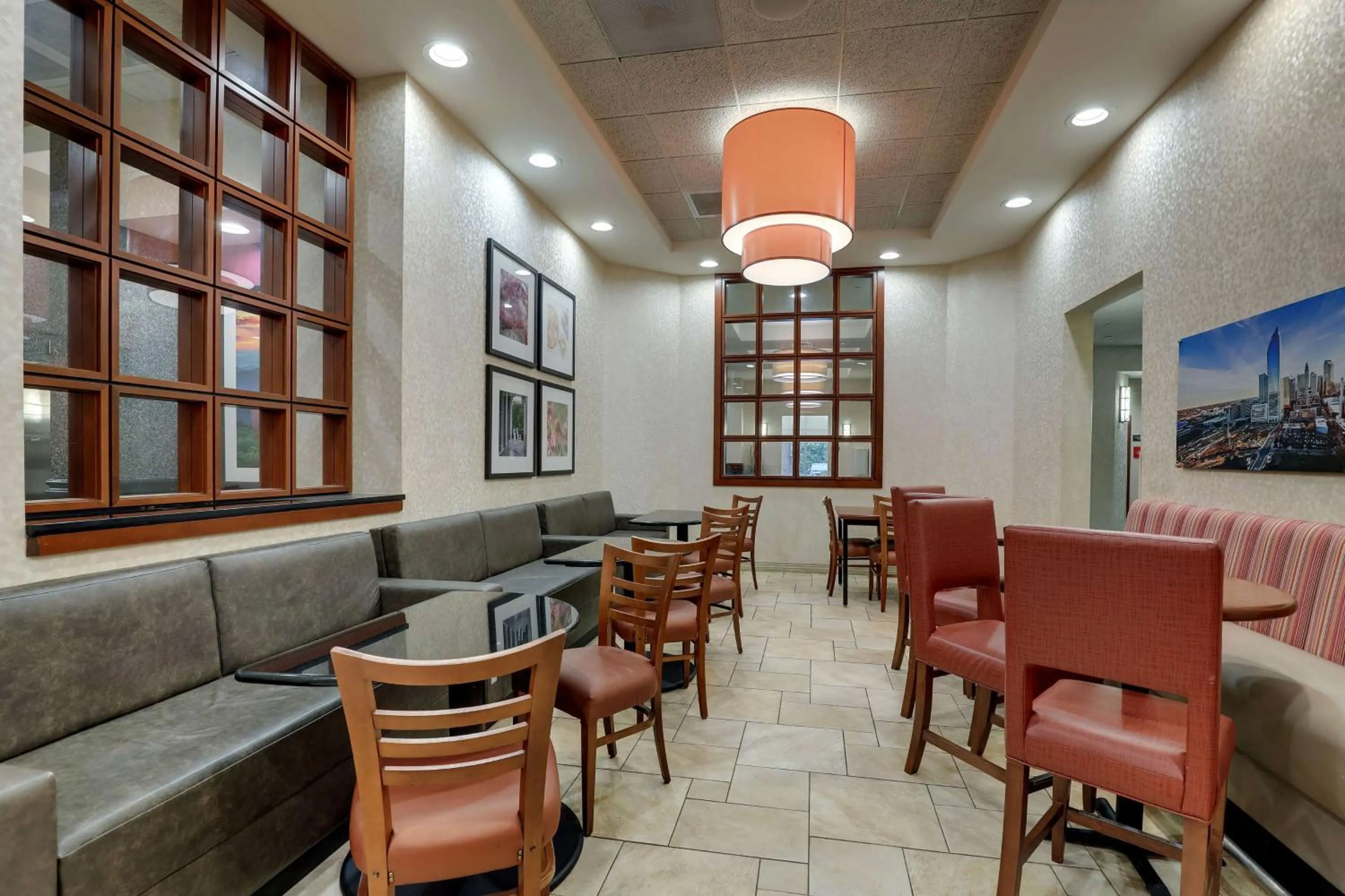 Breakfast in Drury Inn & Suites Charlotte Northlake