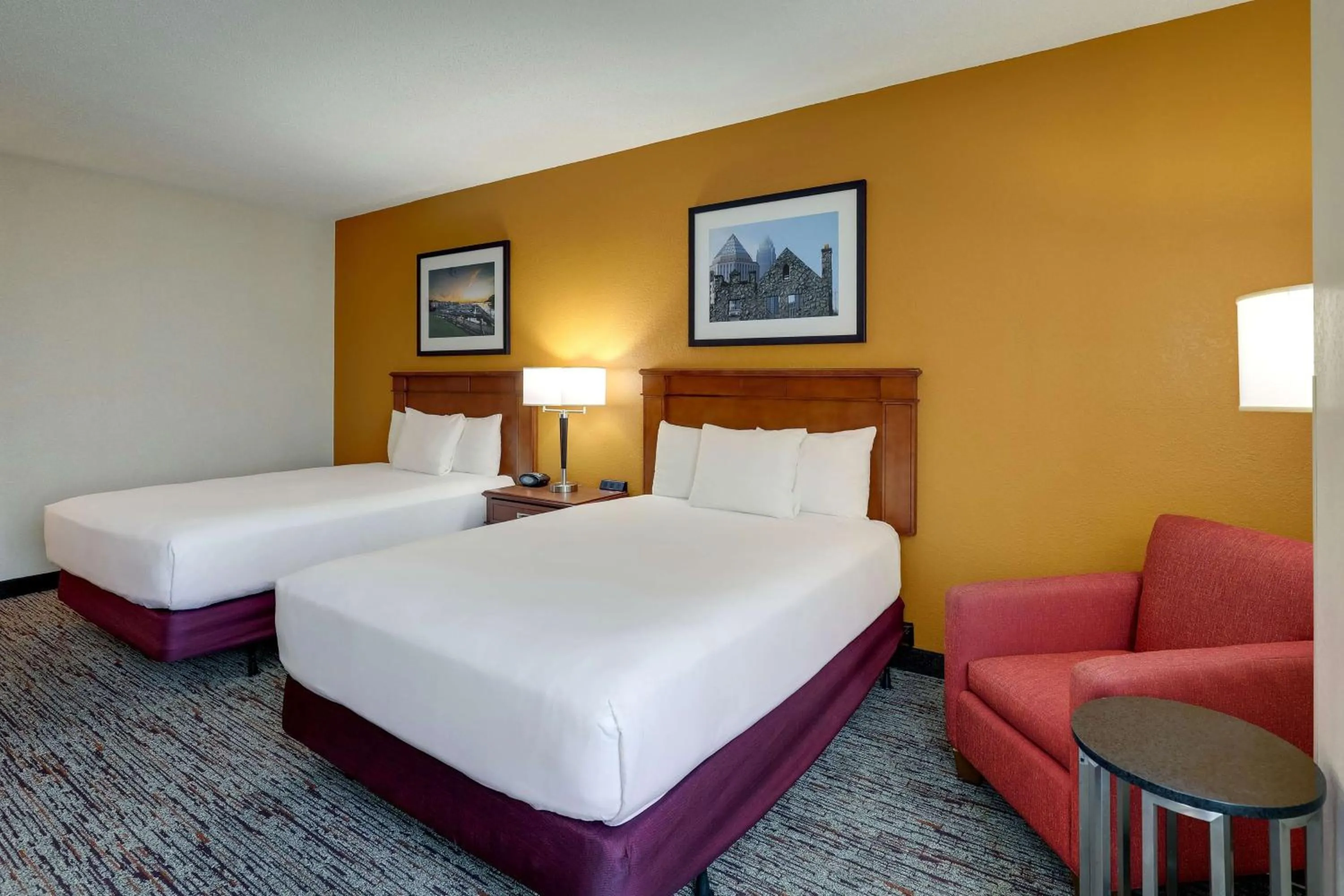 Bedroom, Bed in Drury Inn & Suites Charlotte Northlake