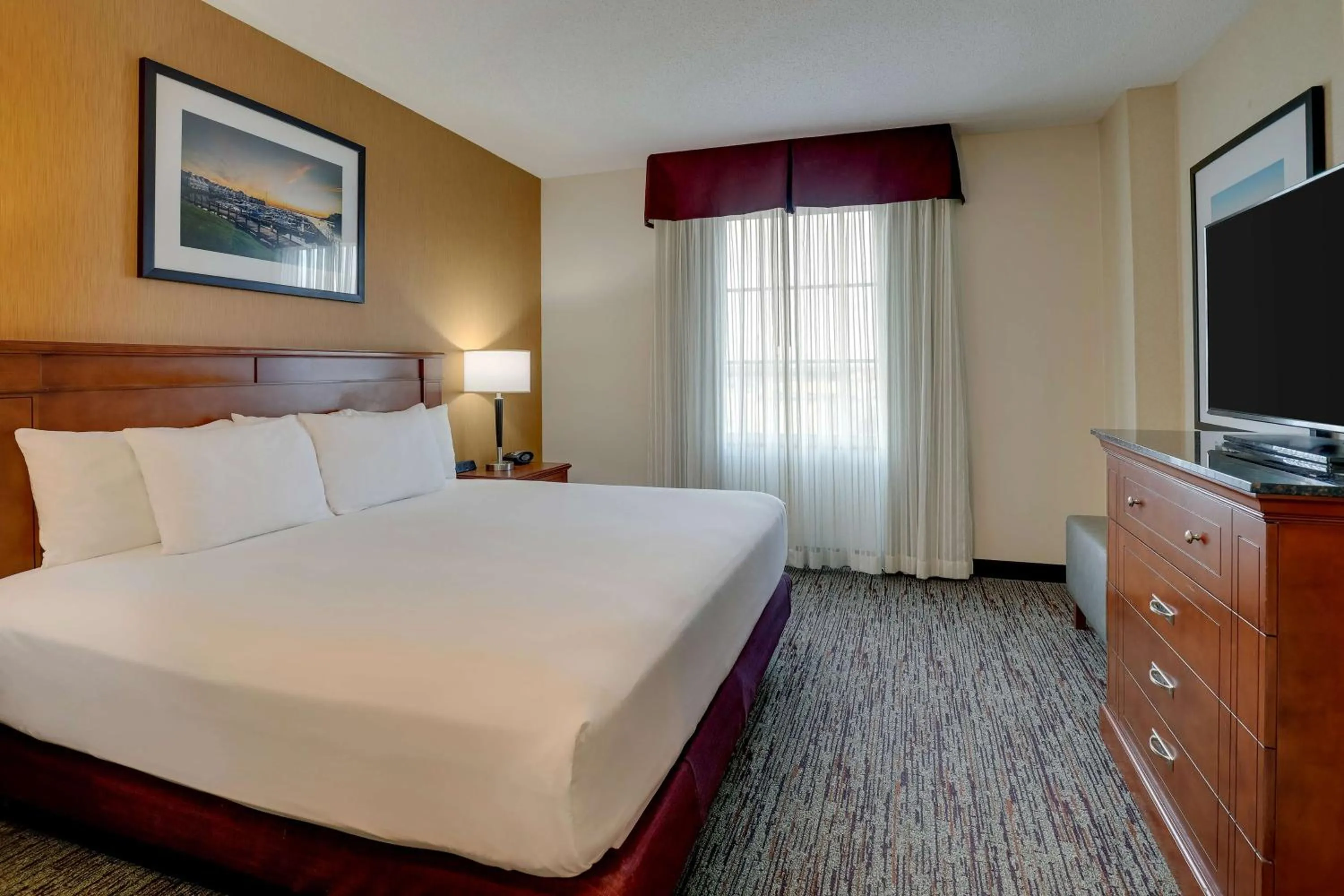 Bedroom, Bed in Drury Inn & Suites Charlotte Northlake