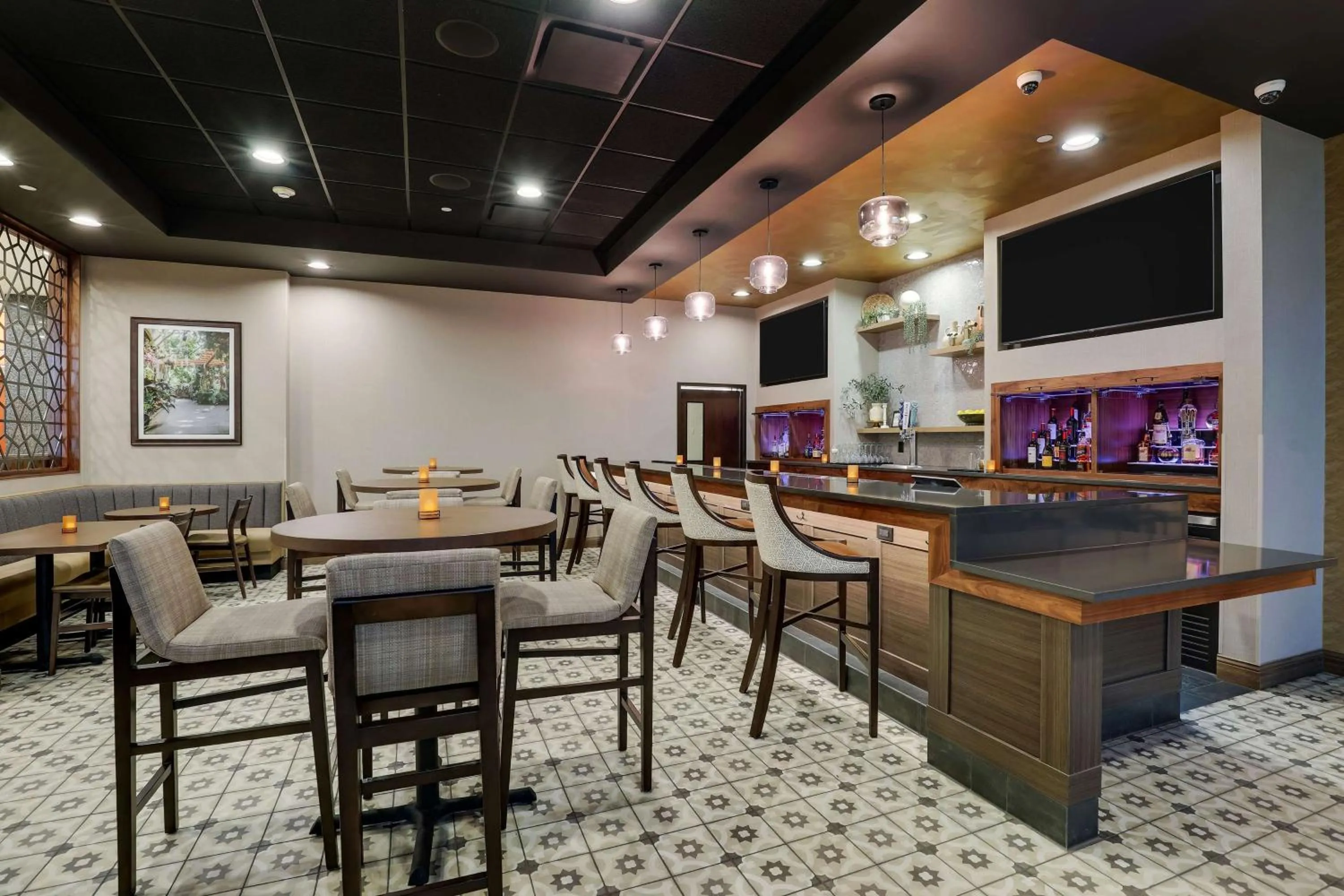 Lounge or bar in Drury Inn & Suites Charlotte Northlake