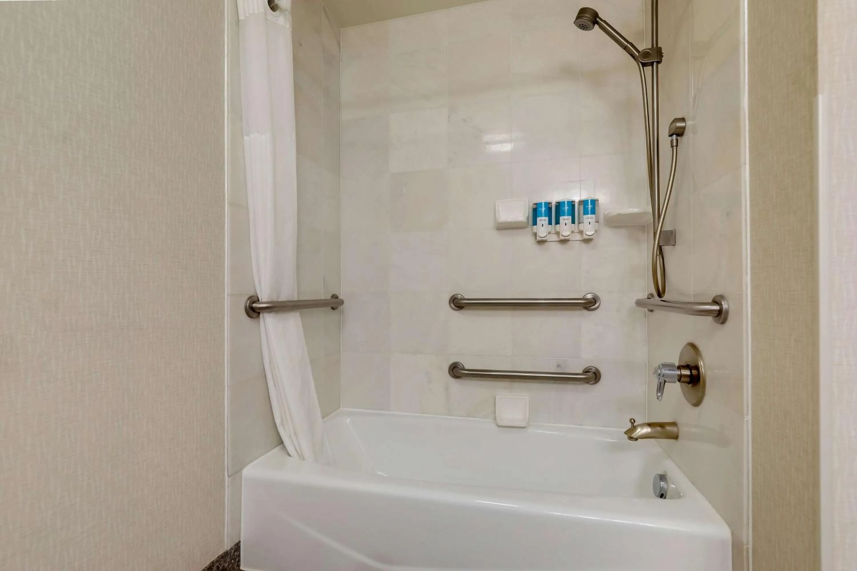 Bathroom in Drury Inn & Suites Charlotte Northlake