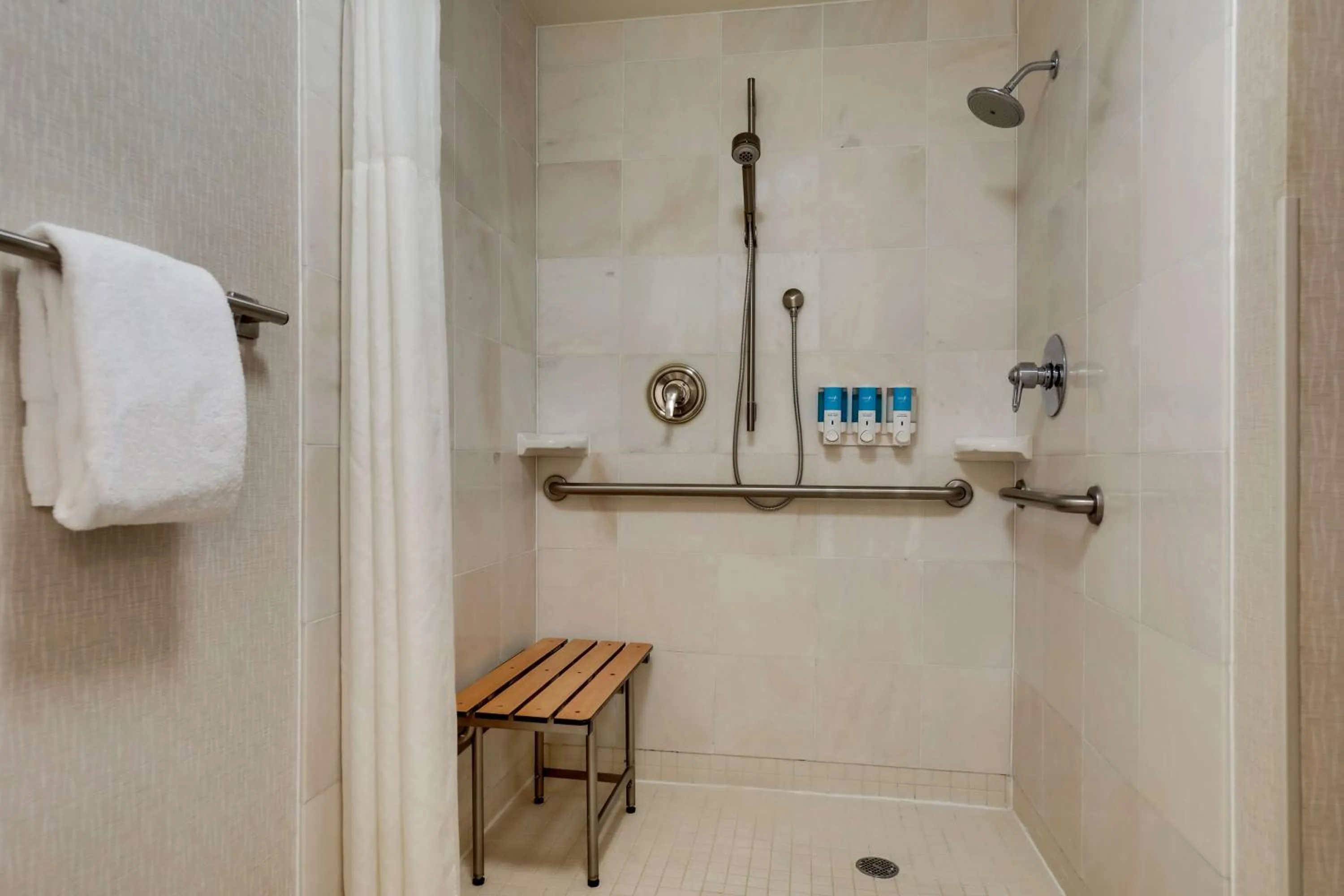 Bathroom in Drury Inn & Suites Charlotte Northlake