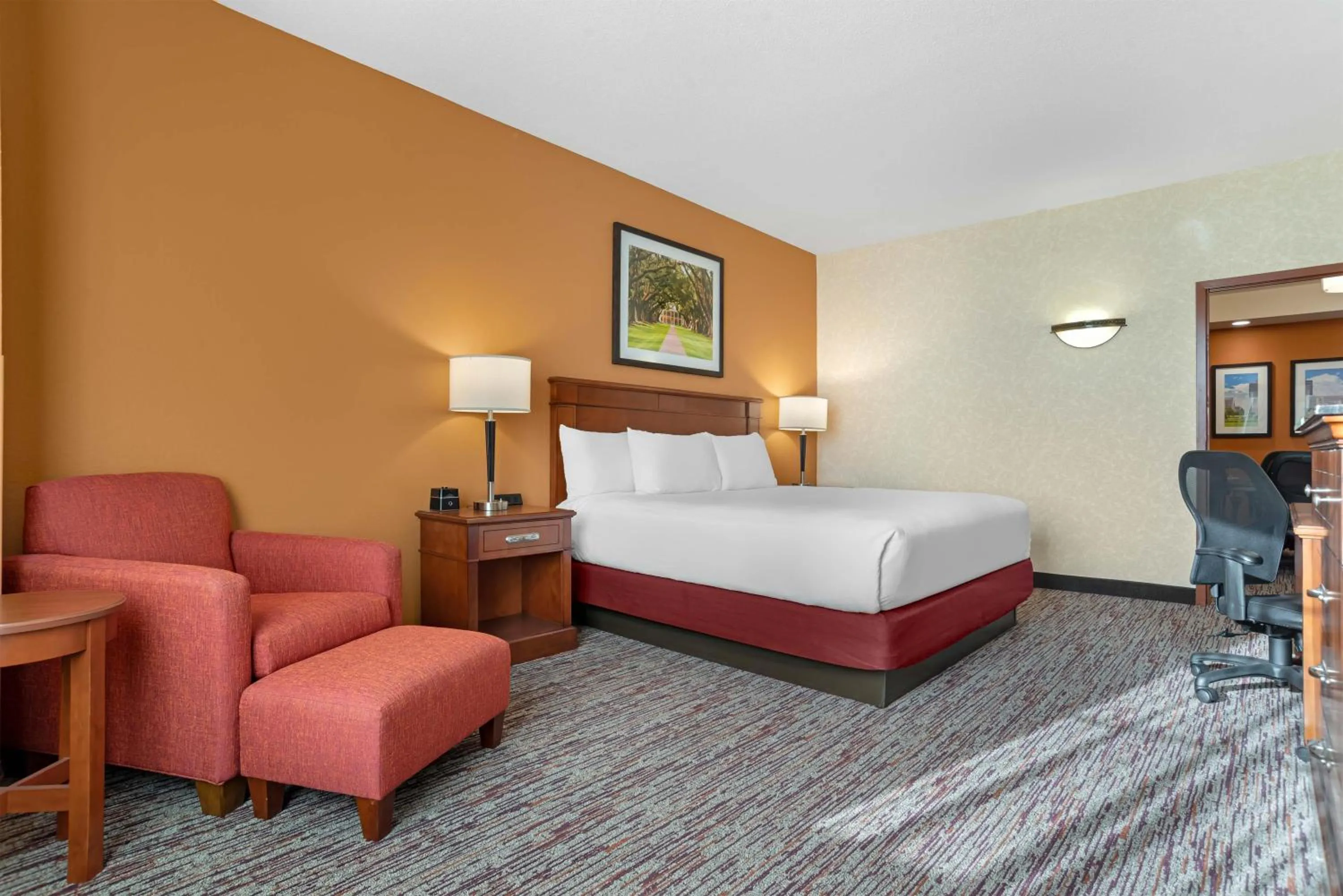 Bedroom, Bed in Drury Inn & Suites Baton Rouge