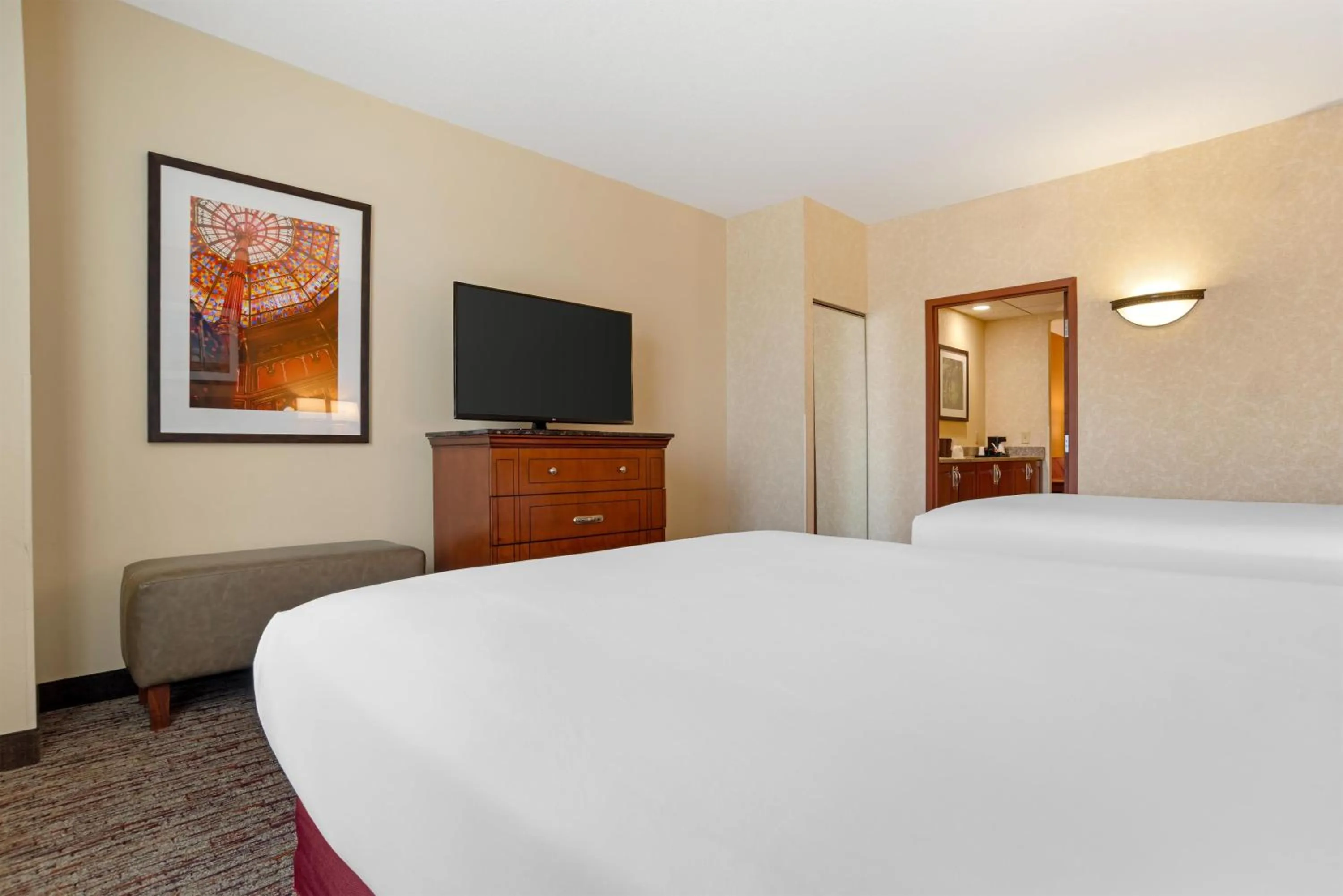 Bedroom, Bed in Drury Inn & Suites Baton Rouge