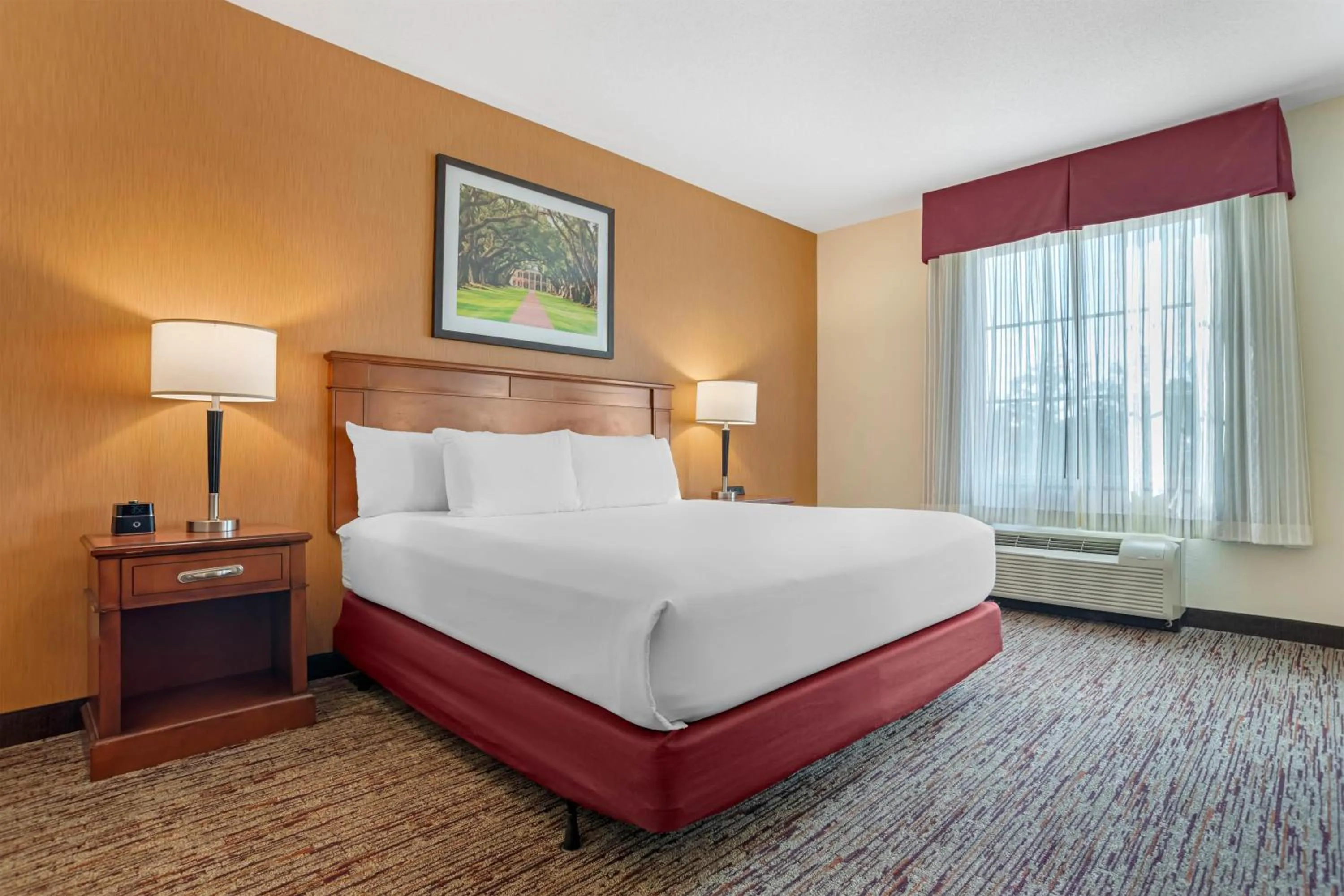 Bedroom, Bed in Drury Inn & Suites Baton Rouge