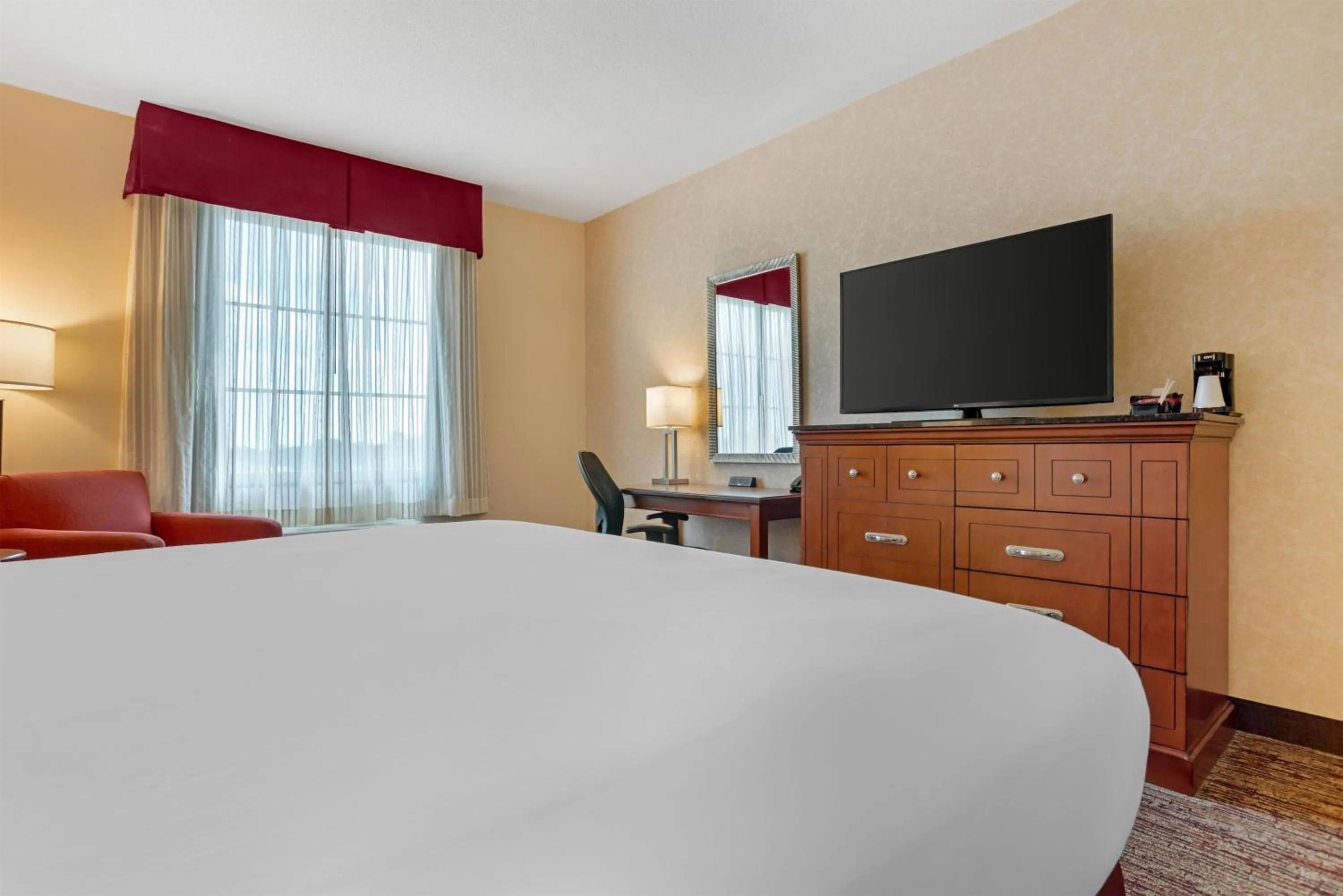 Bedroom, Bed in Drury Inn & Suites Baton Rouge