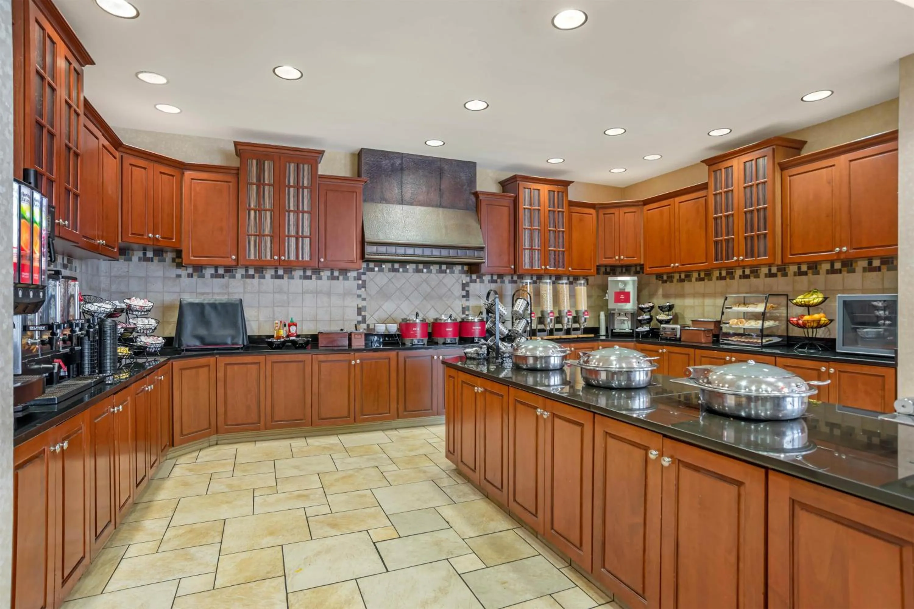 Breakfast in Drury Inn & Suites Baton Rouge