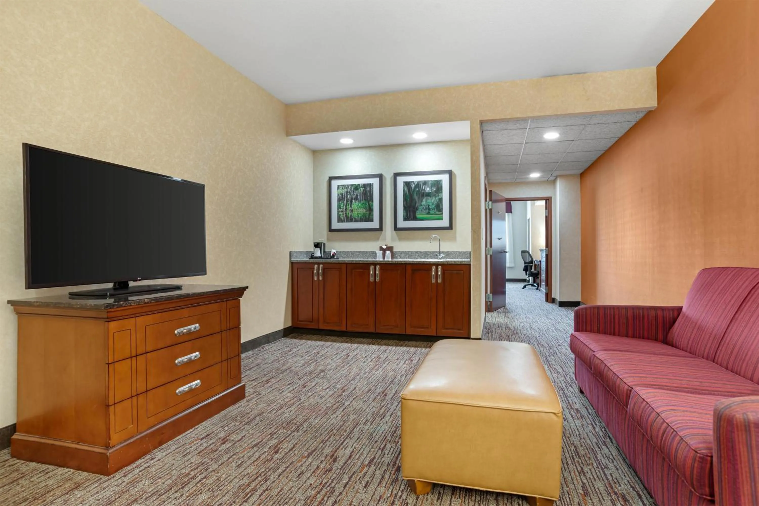 Bedroom in Drury Inn & Suites Baton Rouge