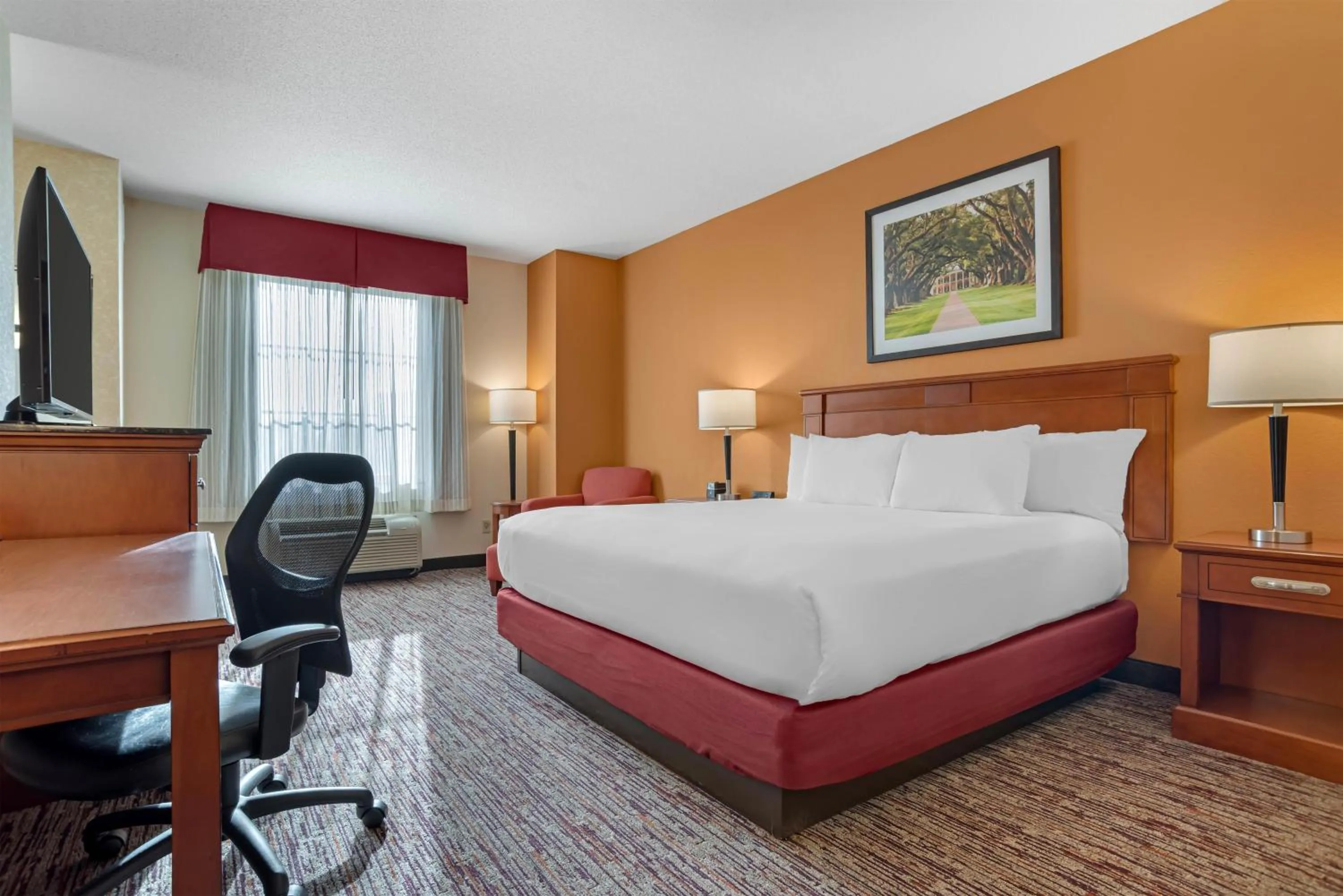 Bedroom, Bed in Drury Inn & Suites Baton Rouge