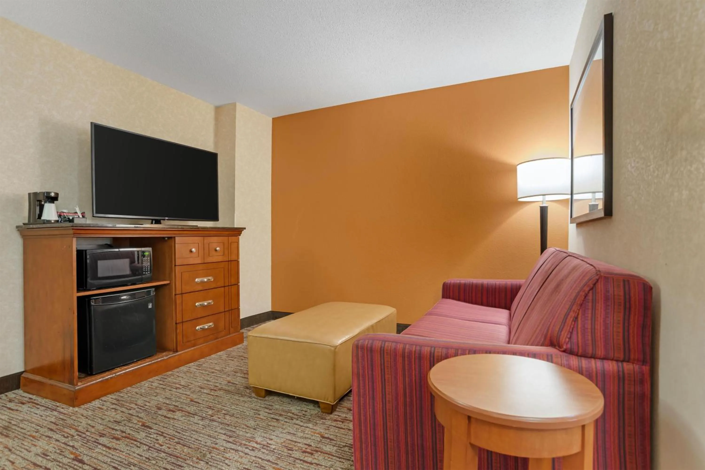 Bedroom in Drury Inn & Suites Baton Rouge